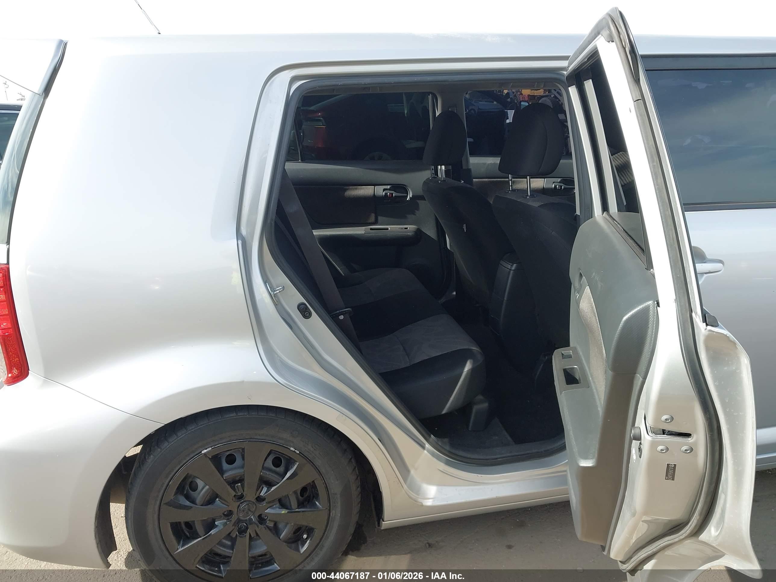 SCION XB image 8