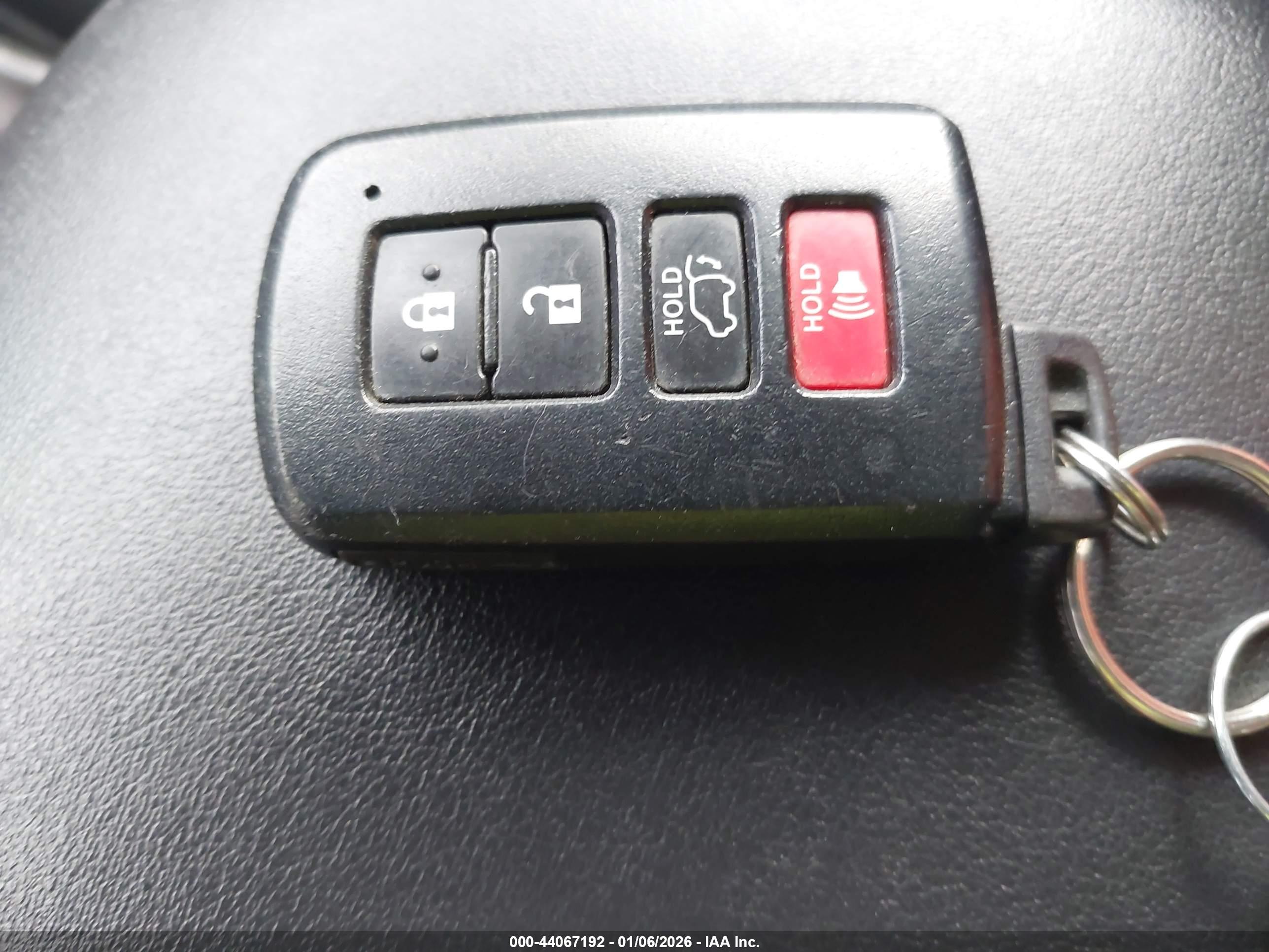 TOYOTA RAV4 image 11