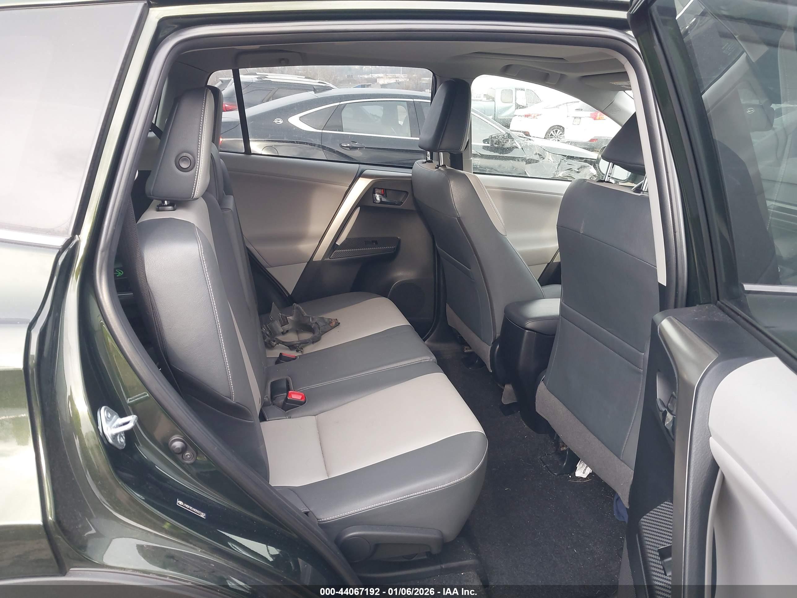 TOYOTA RAV4 image 8