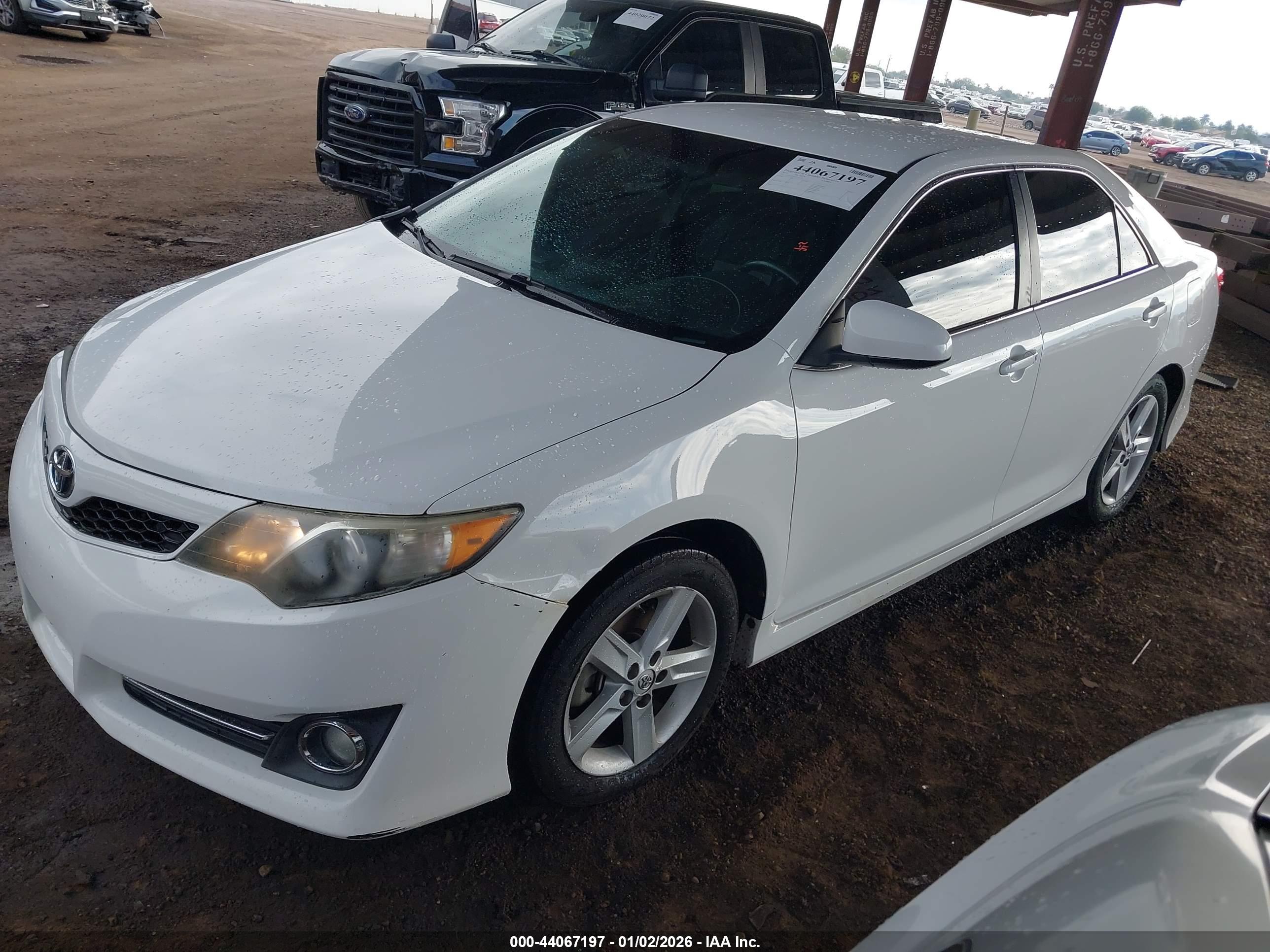 TOYOTA CAMRY image 2
