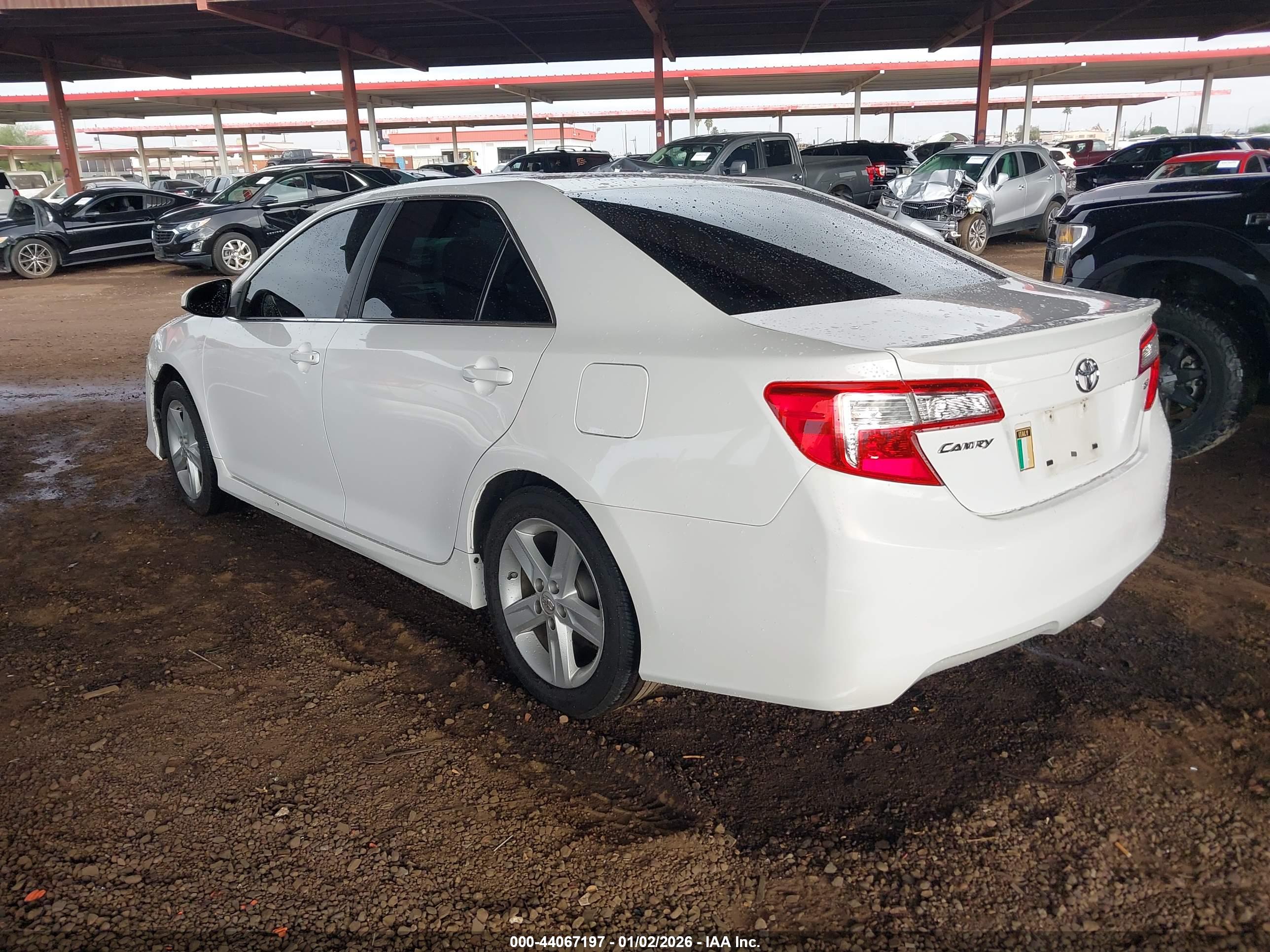 TOYOTA CAMRY image 3