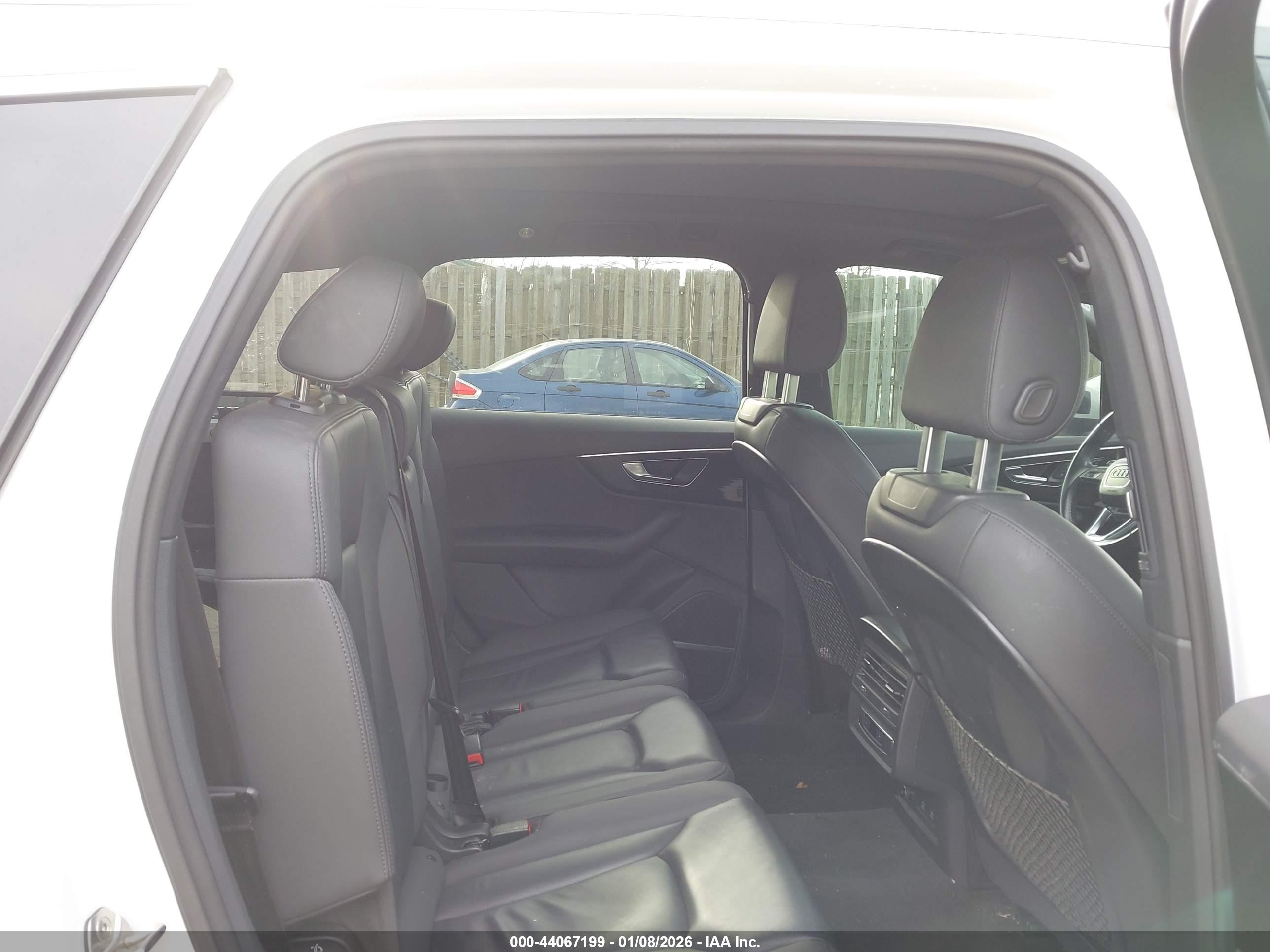 AUDI Q7 image 8