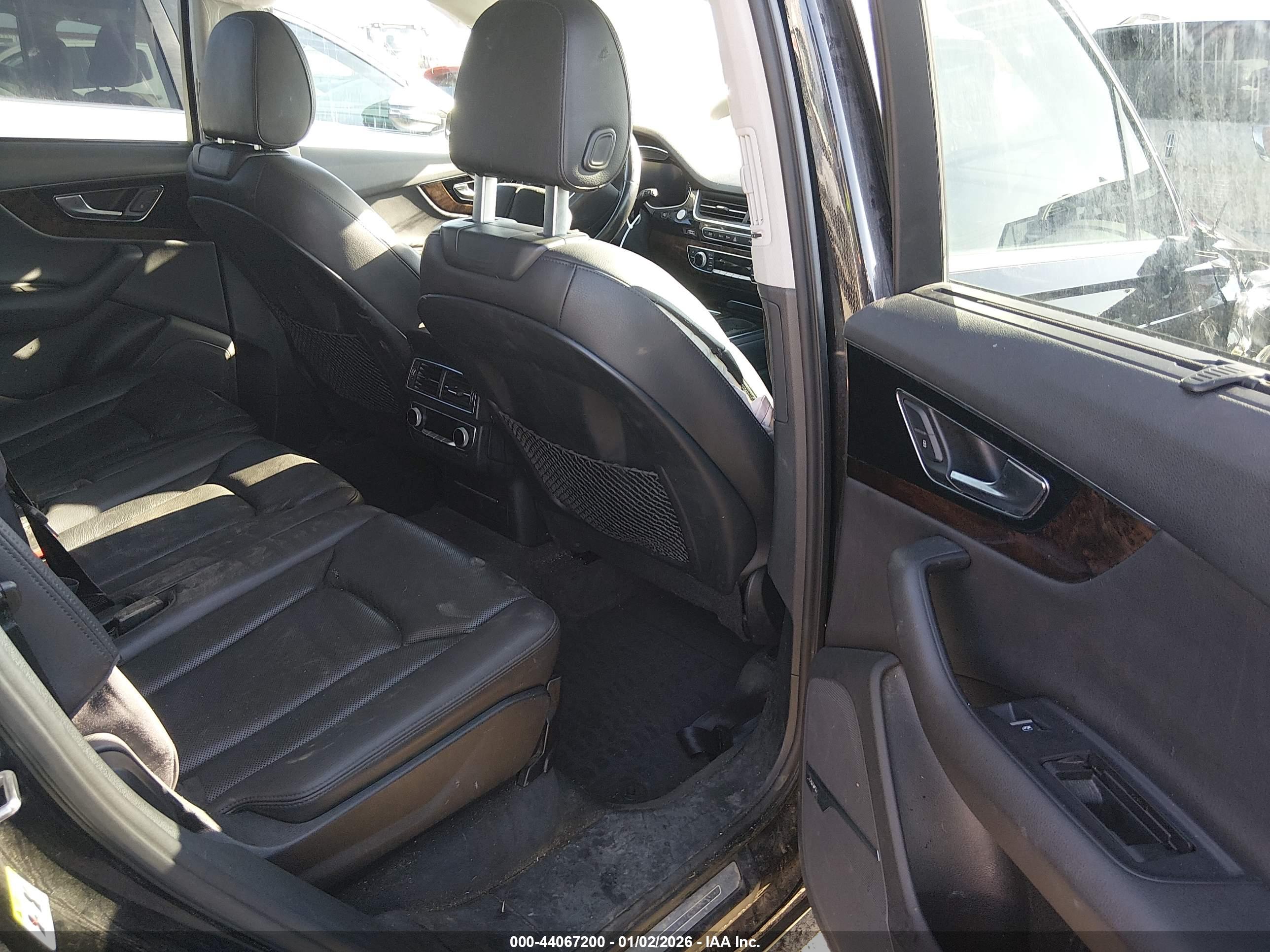 AUDI Q7 image 8
