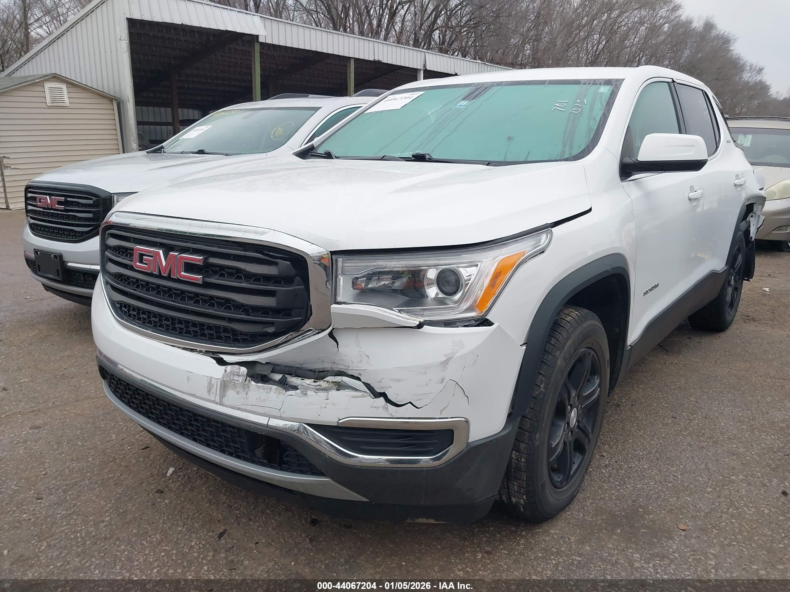 GMC ACADIA image 2