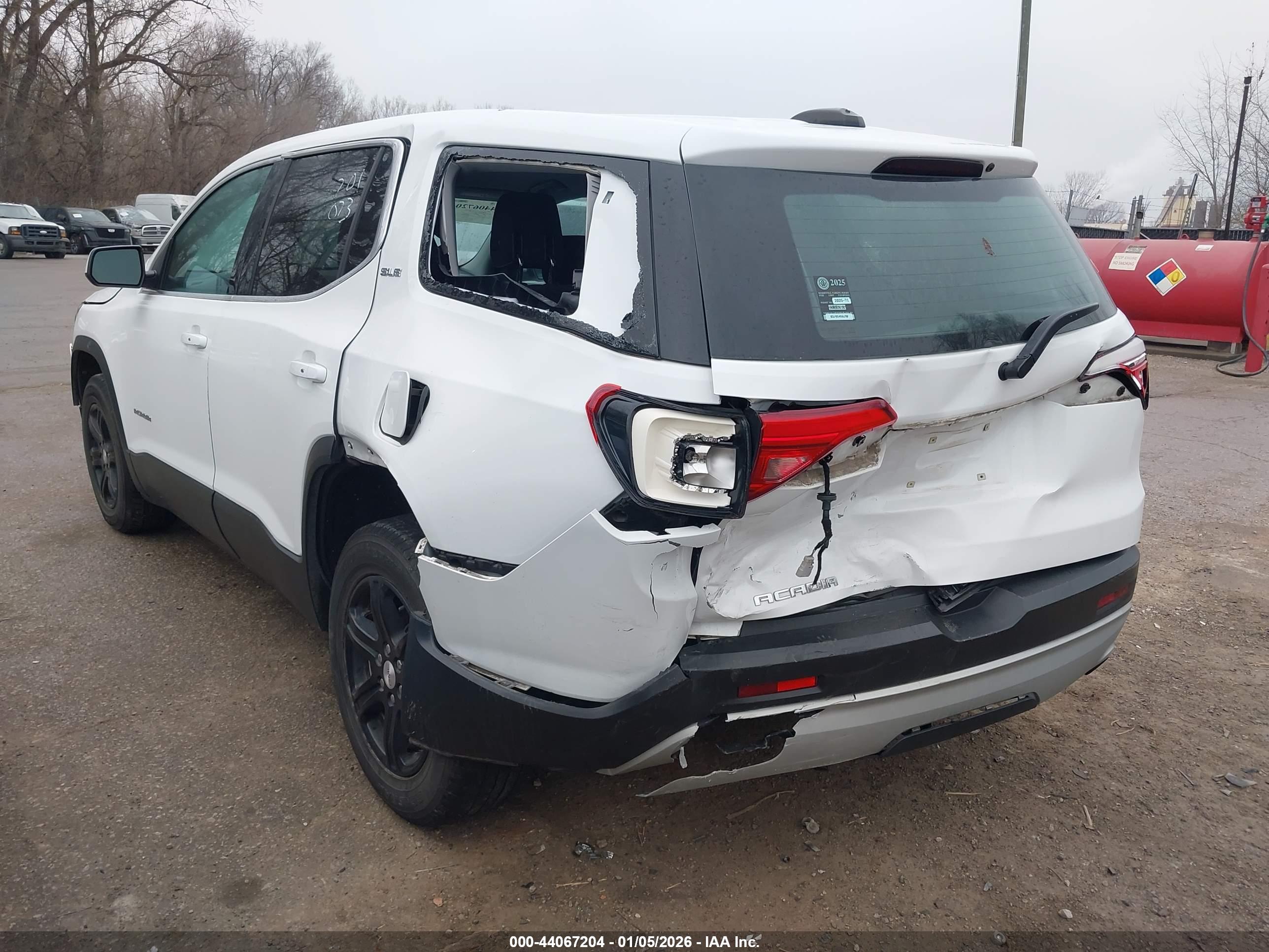 GMC ACADIA image 3