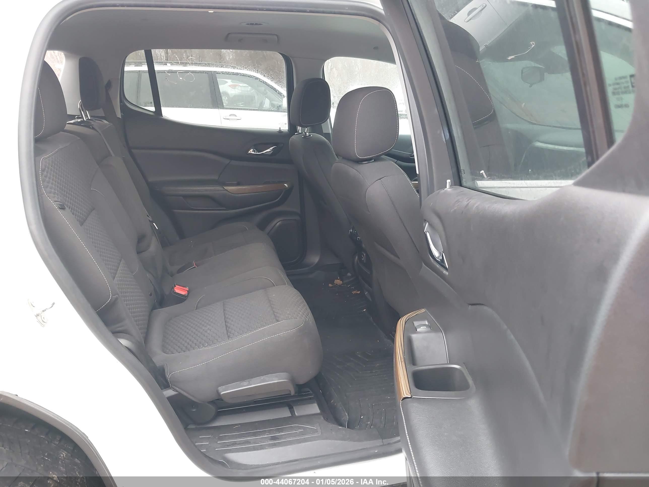 GMC ACADIA image 8