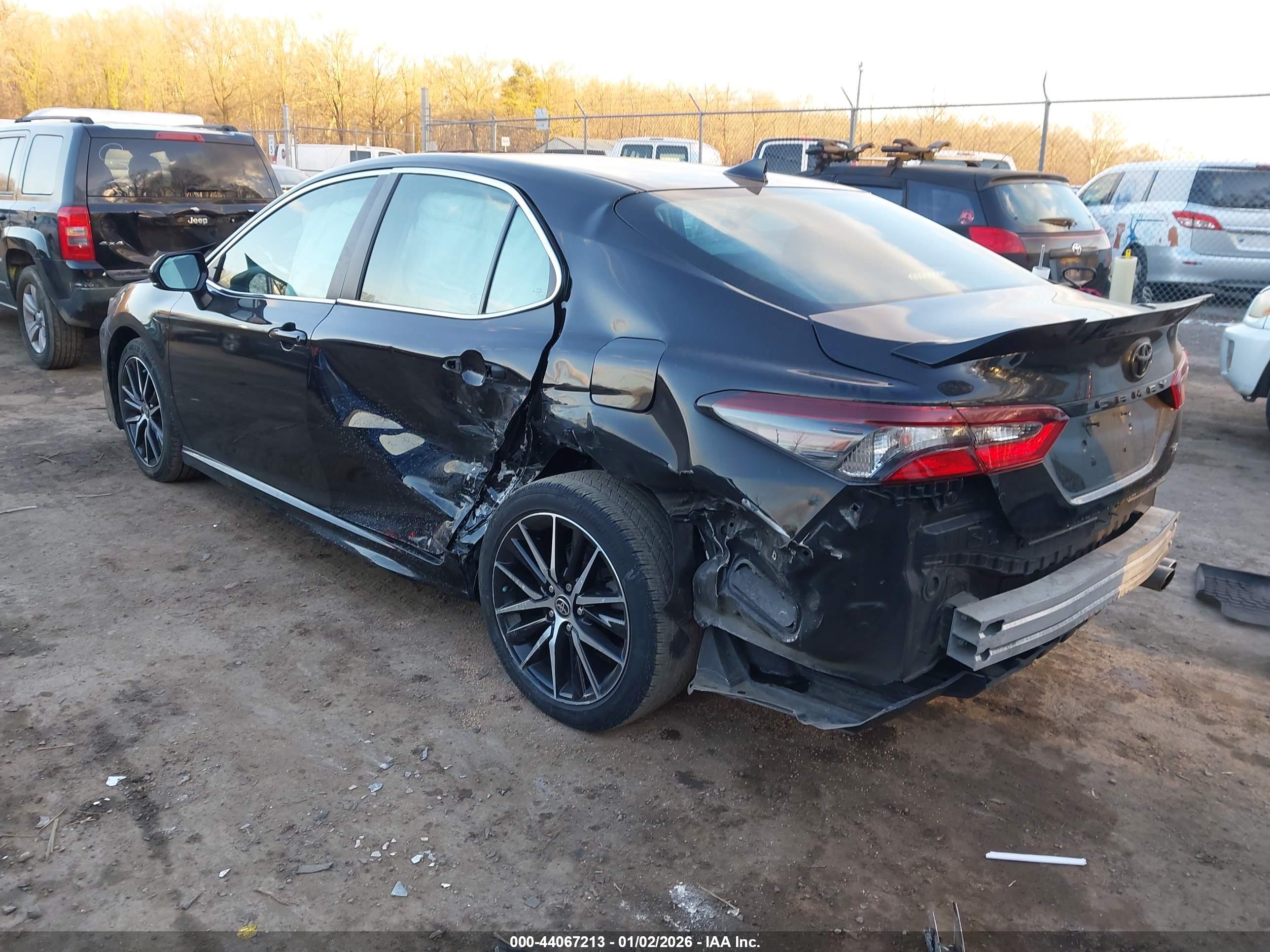 TOYOTA CAMRY image 3