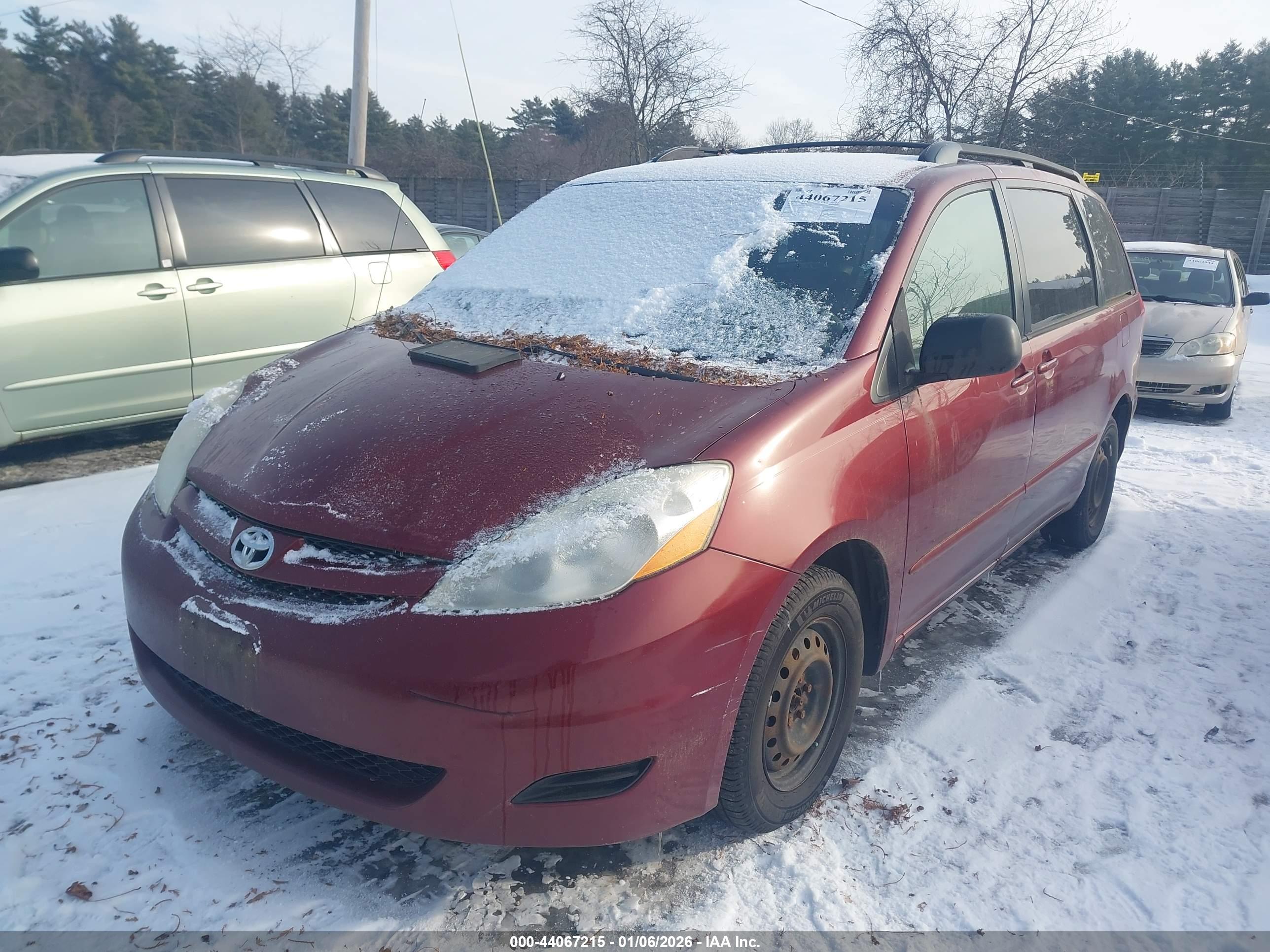TOYOTA SIENNA image 2