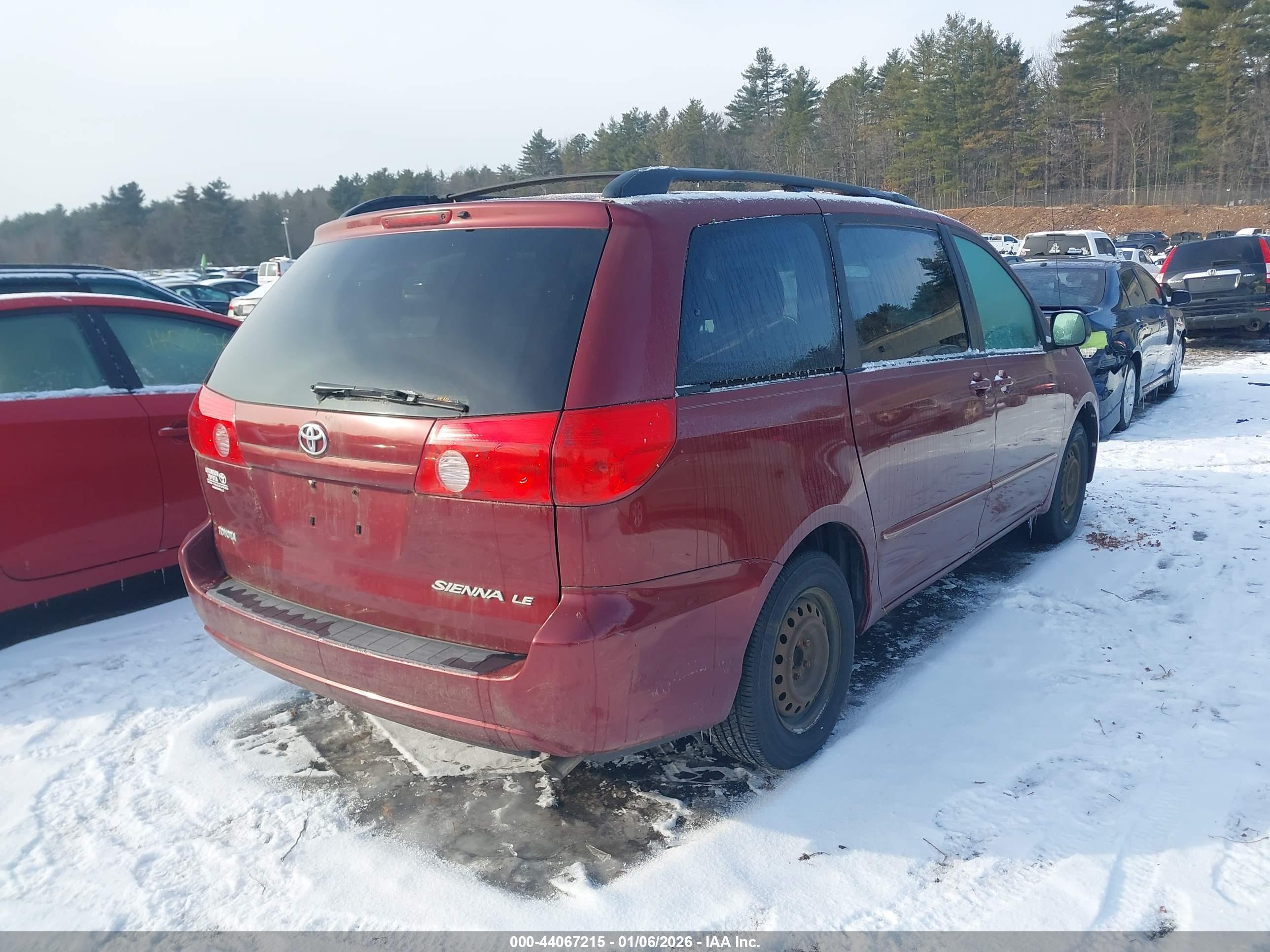 TOYOTA SIENNA image 4