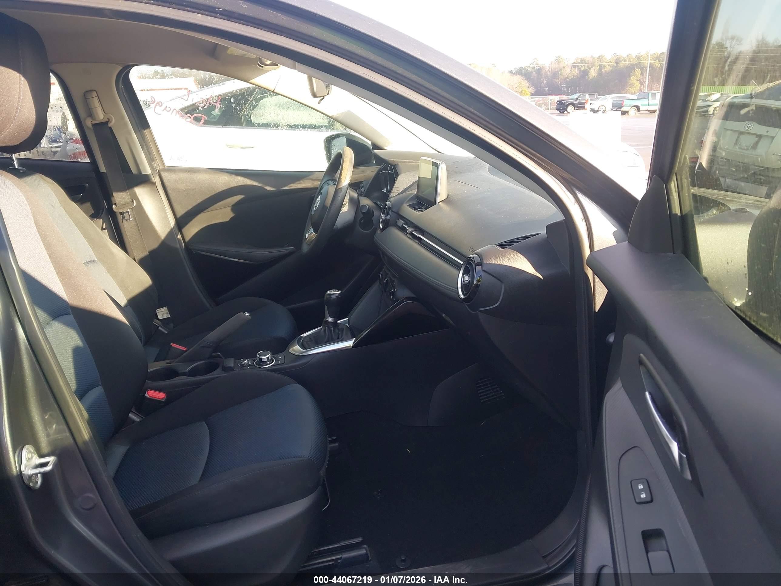 TOYOTA YARIS image 5