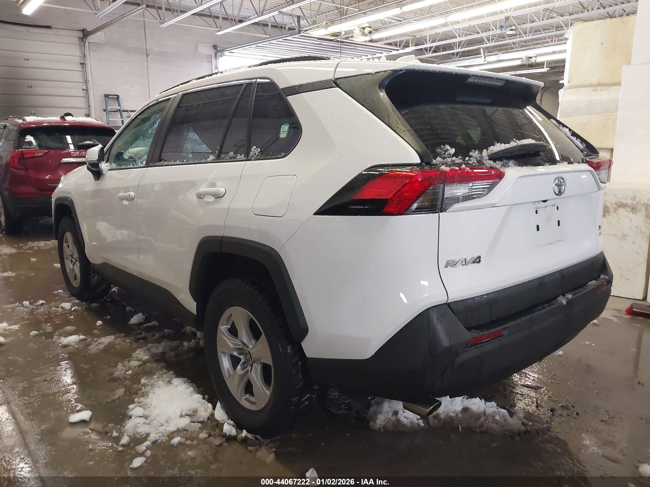 TOYOTA RAV4 image 3