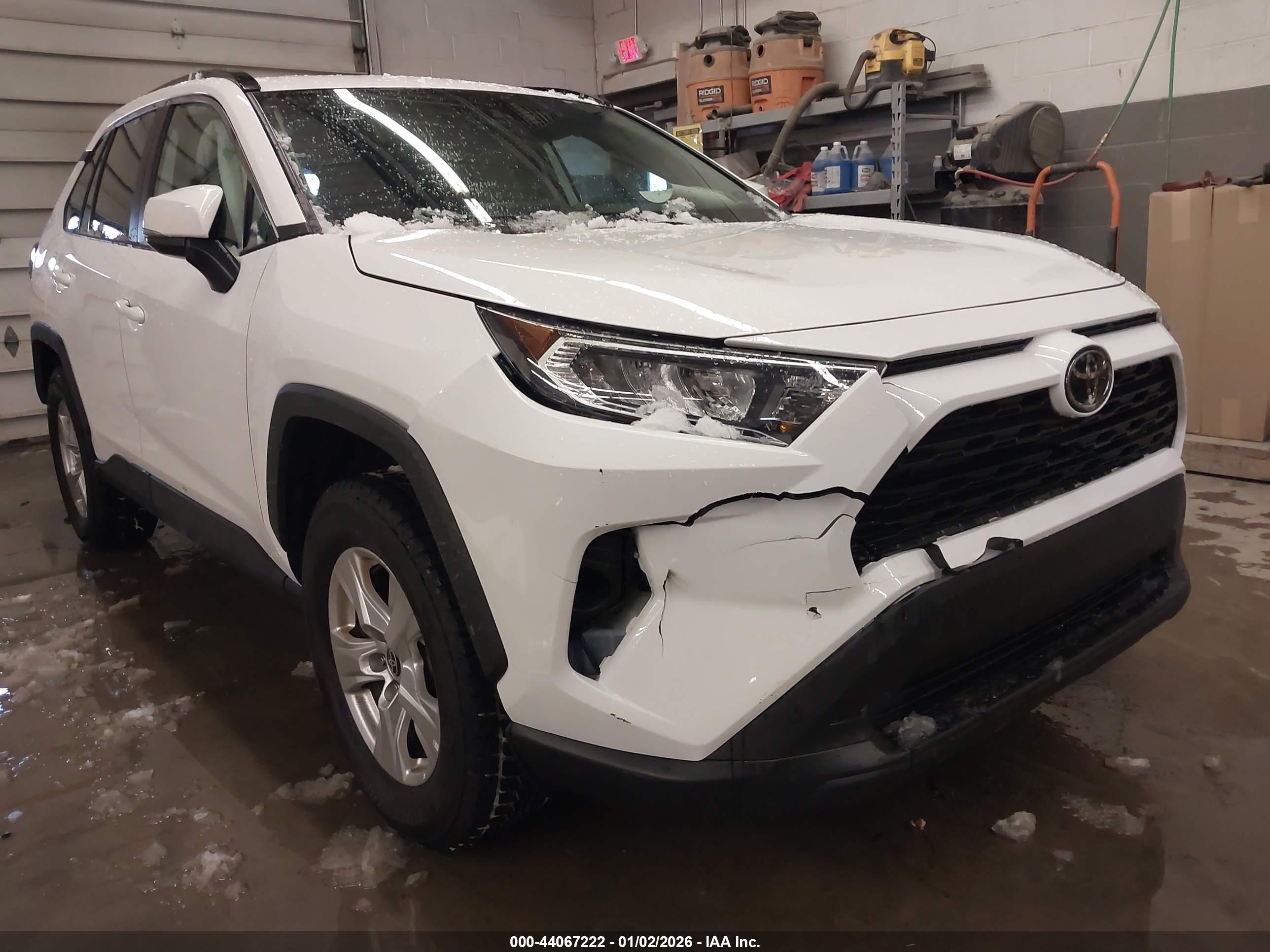 TOYOTA RAV4 image 6