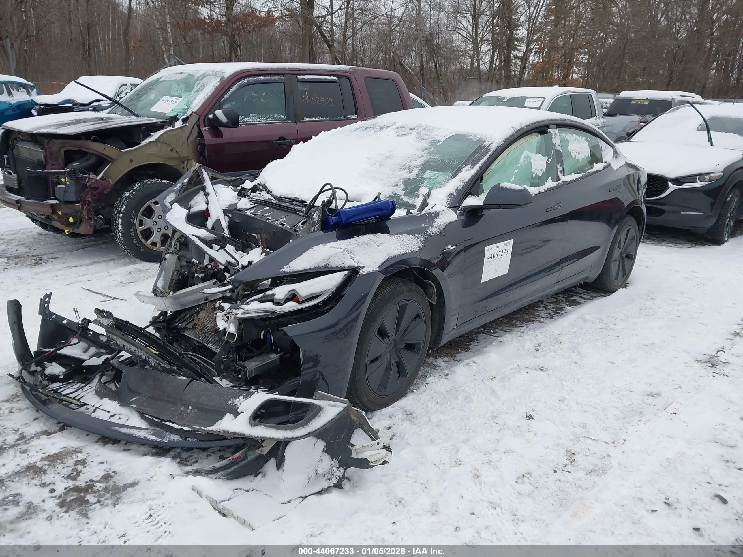 TESLA MODEL image 2