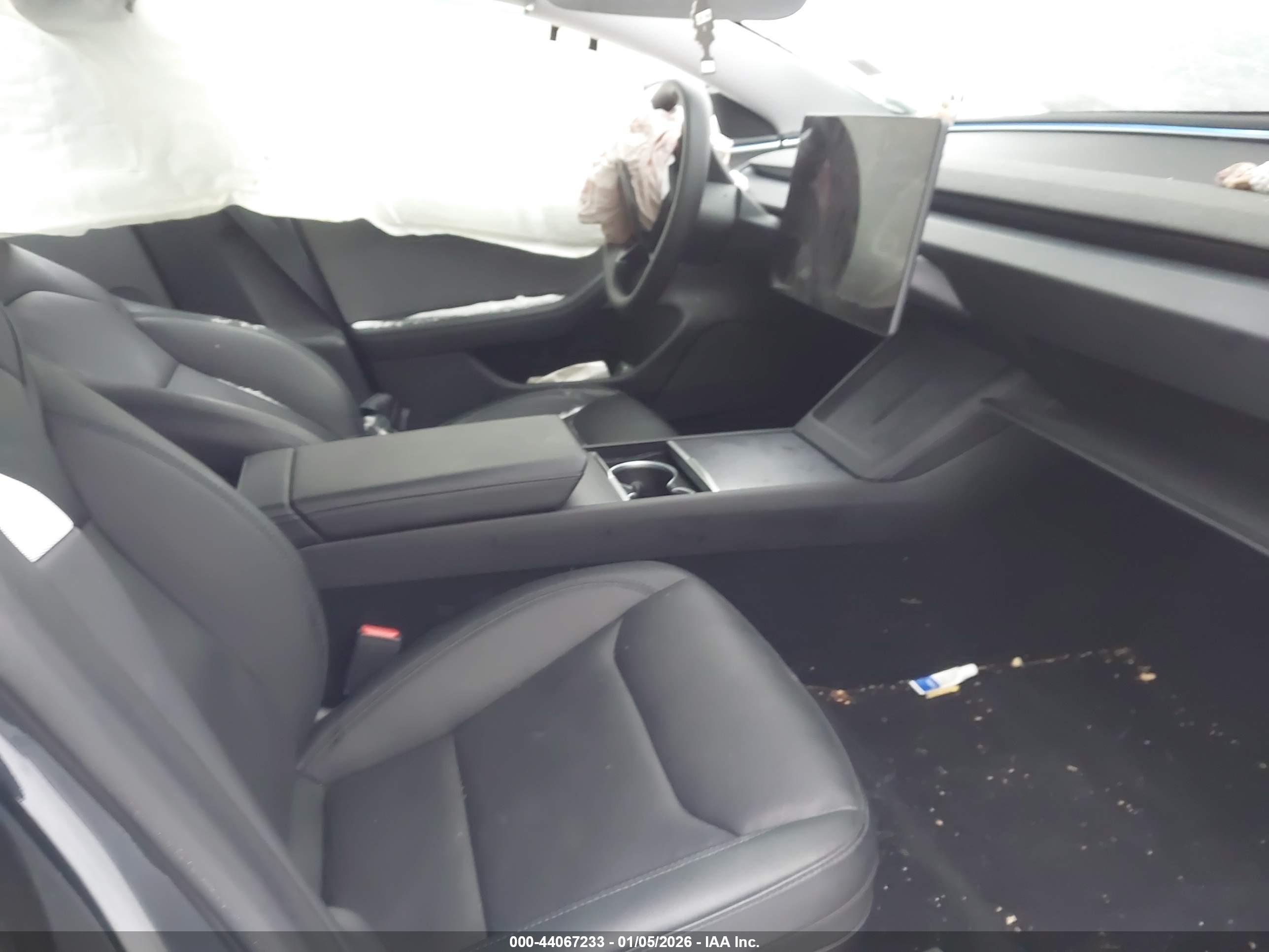 TESLA MODEL image 5