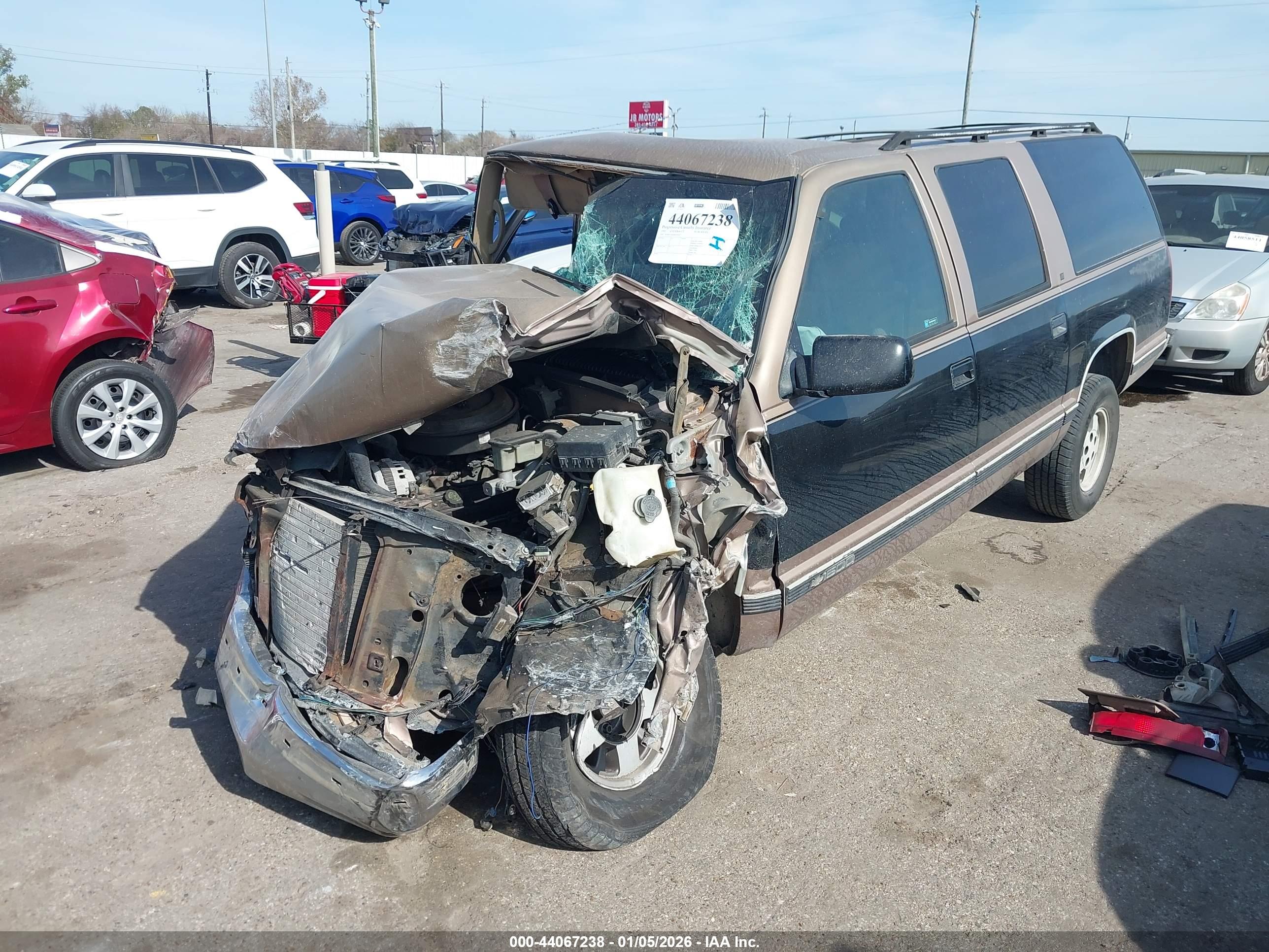 CHEVROLET SUBURBAN image 2
