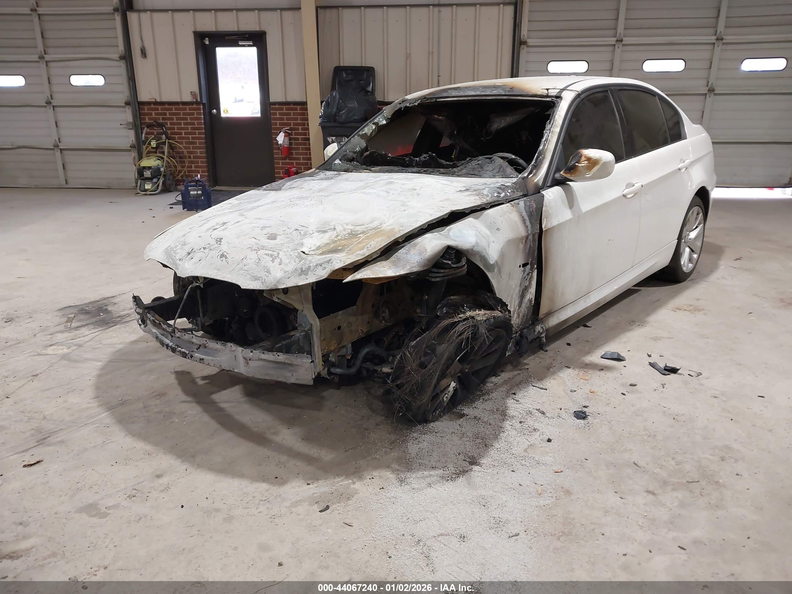 BMW 328I image 2