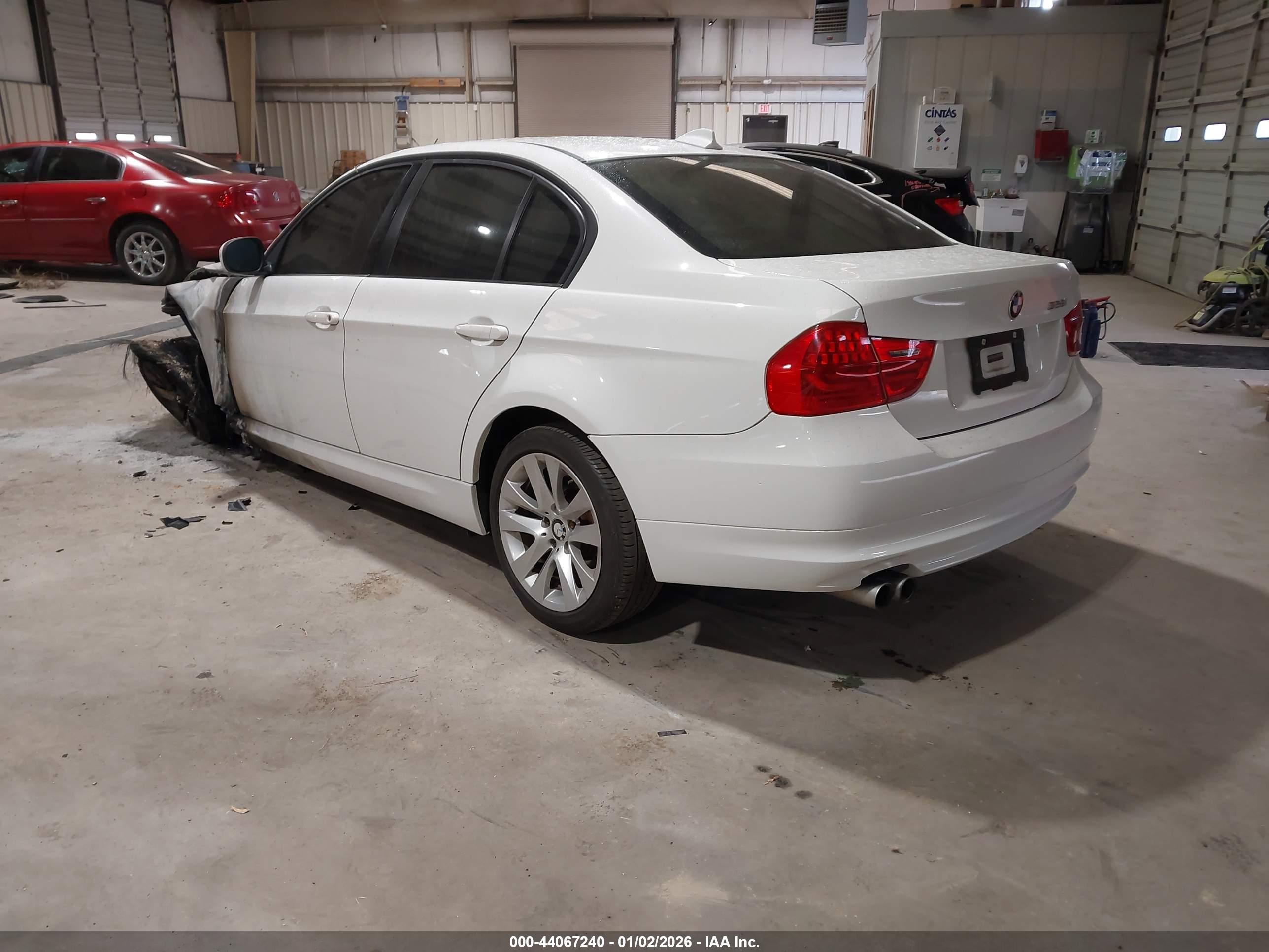 BMW 328I image 3