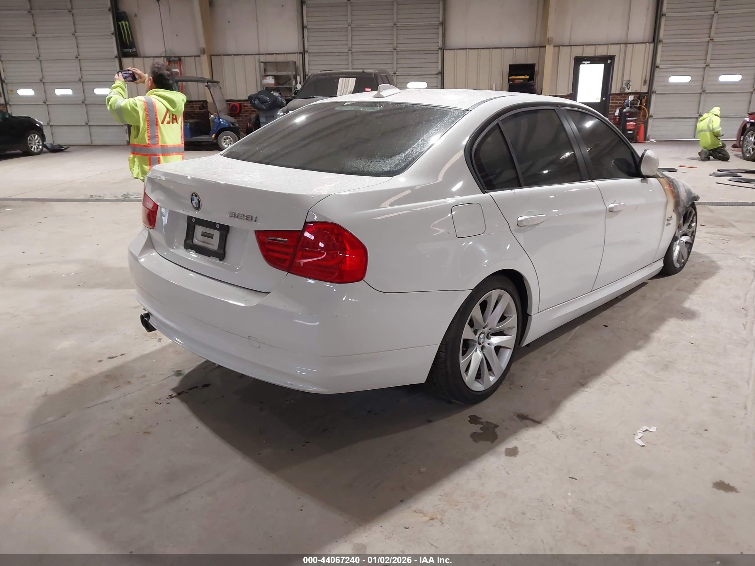 BMW 328I image 4