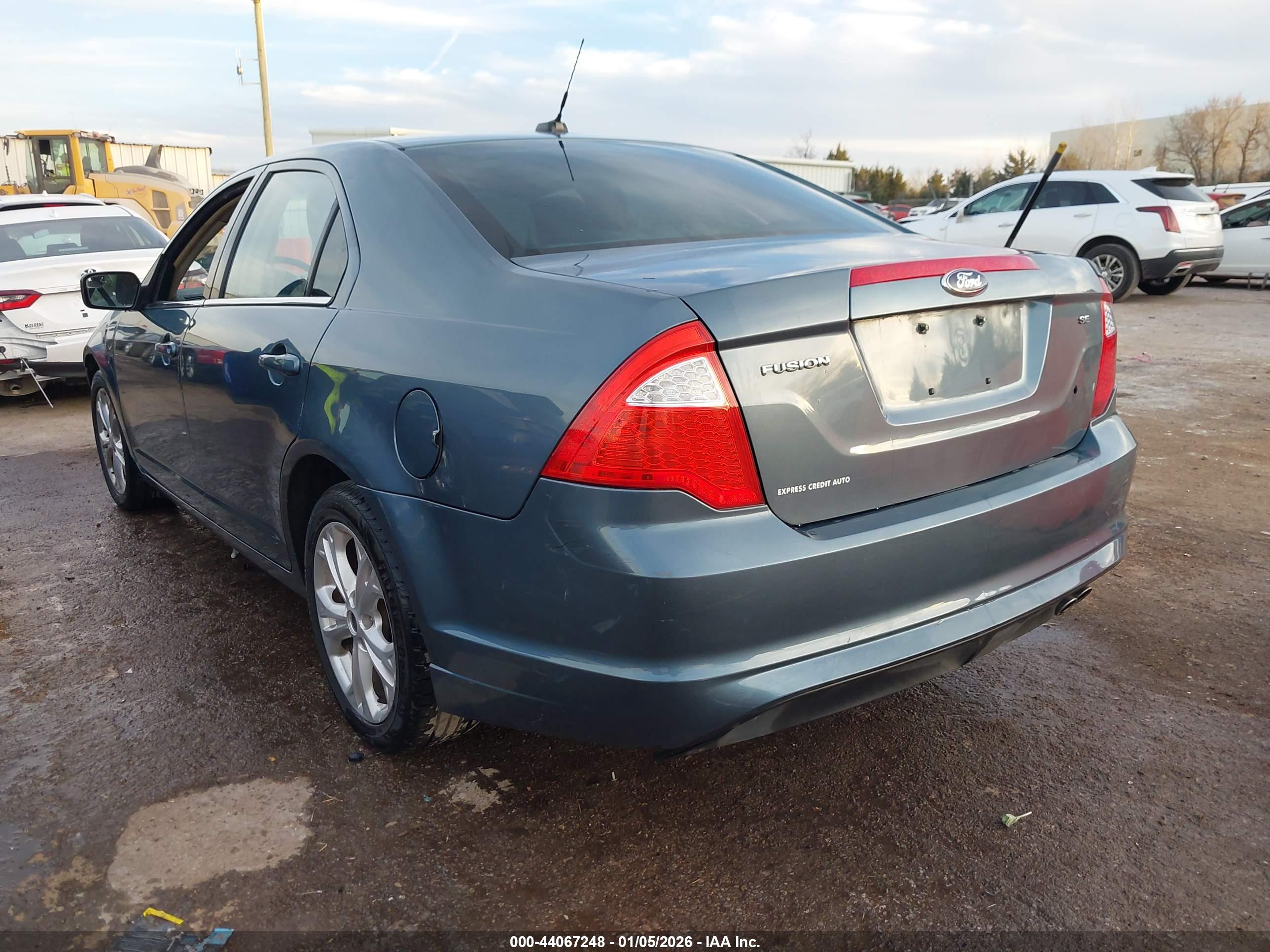 FORD FUSION image 3