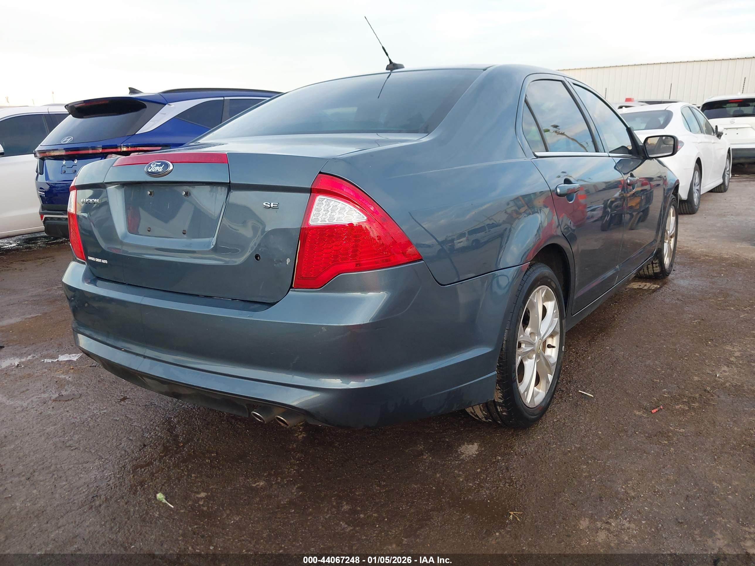 FORD FUSION image 4