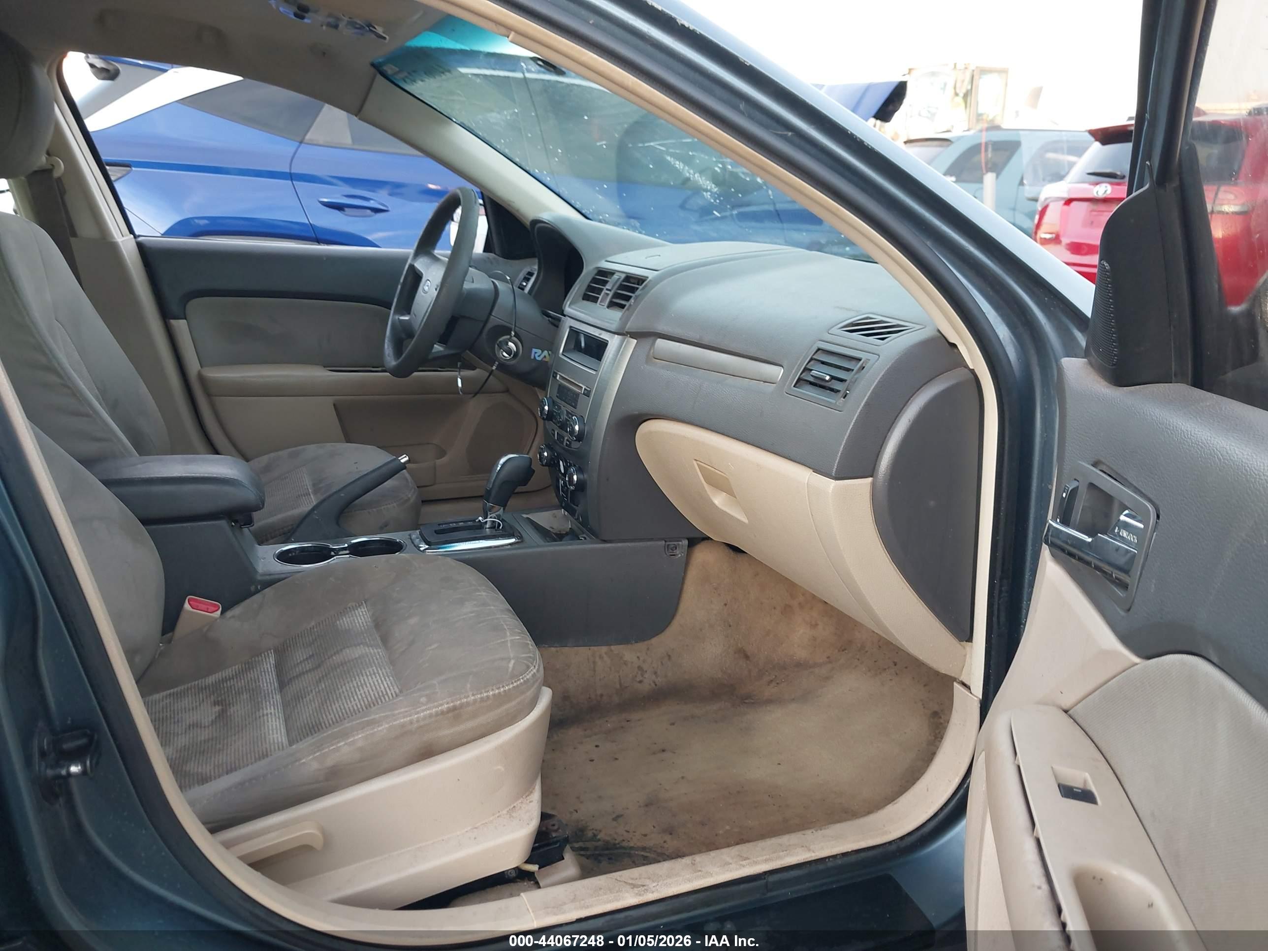 FORD FUSION image 5