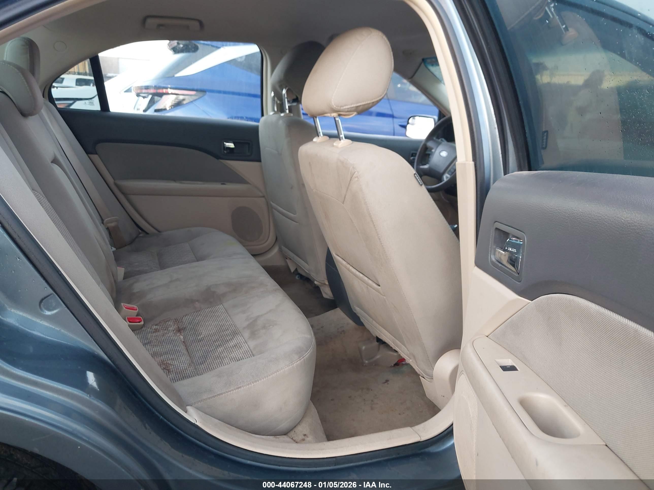 FORD FUSION image 8