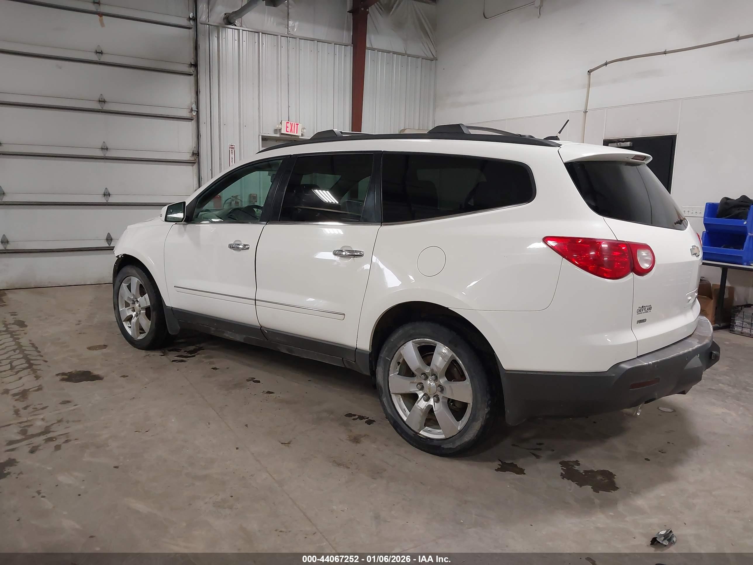 CHEVROLET TRAVERSE image 3