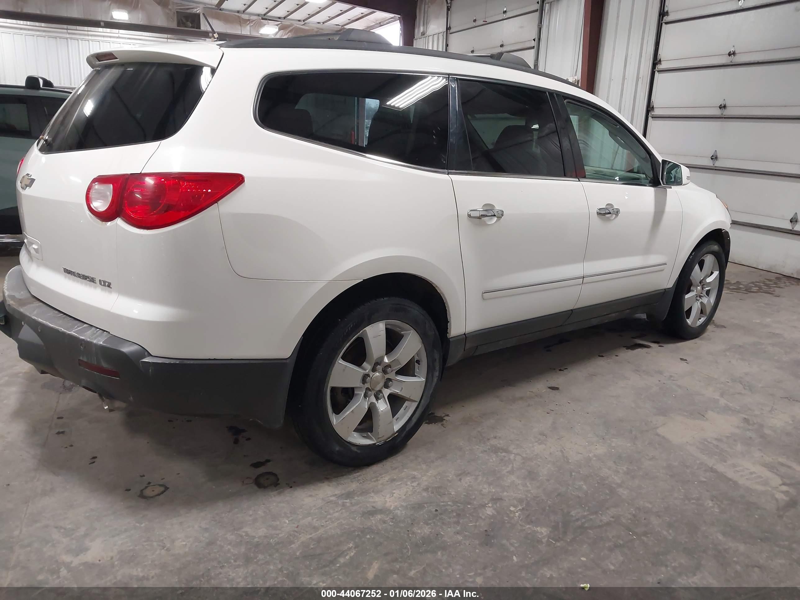 CHEVROLET TRAVERSE image 4