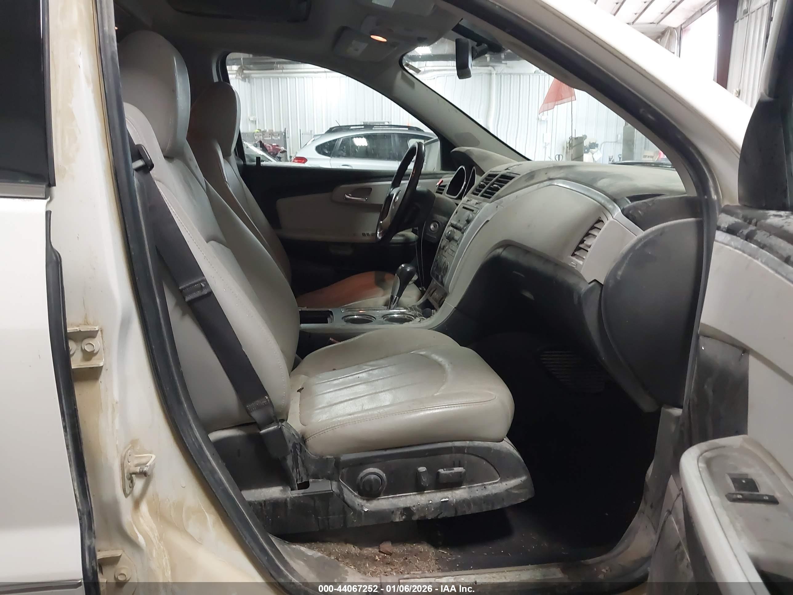 CHEVROLET TRAVERSE image 5