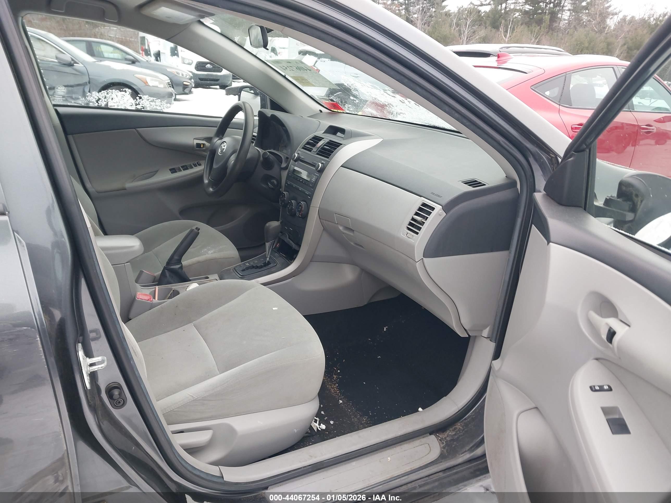 TOYOTA COROLLA image 5