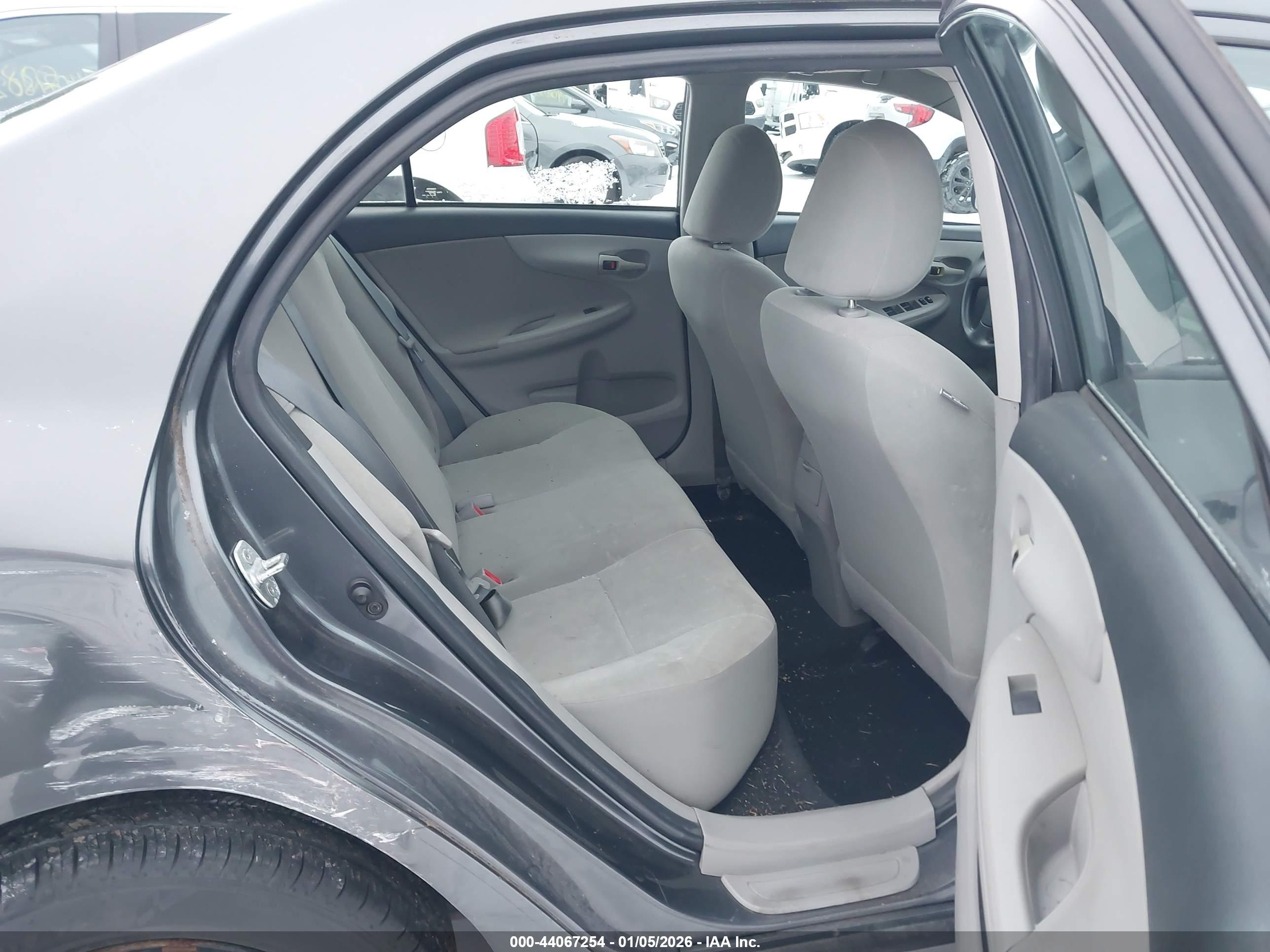 TOYOTA COROLLA image 8