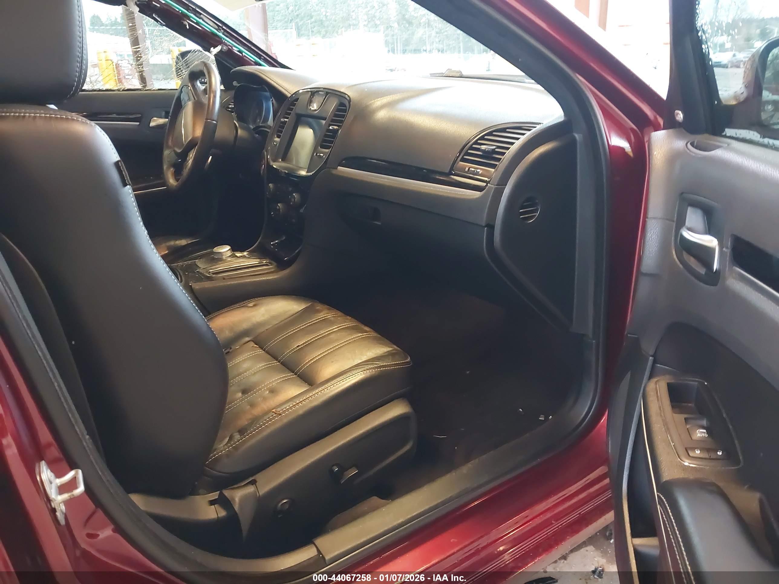 CHRYSLER 300 image 5