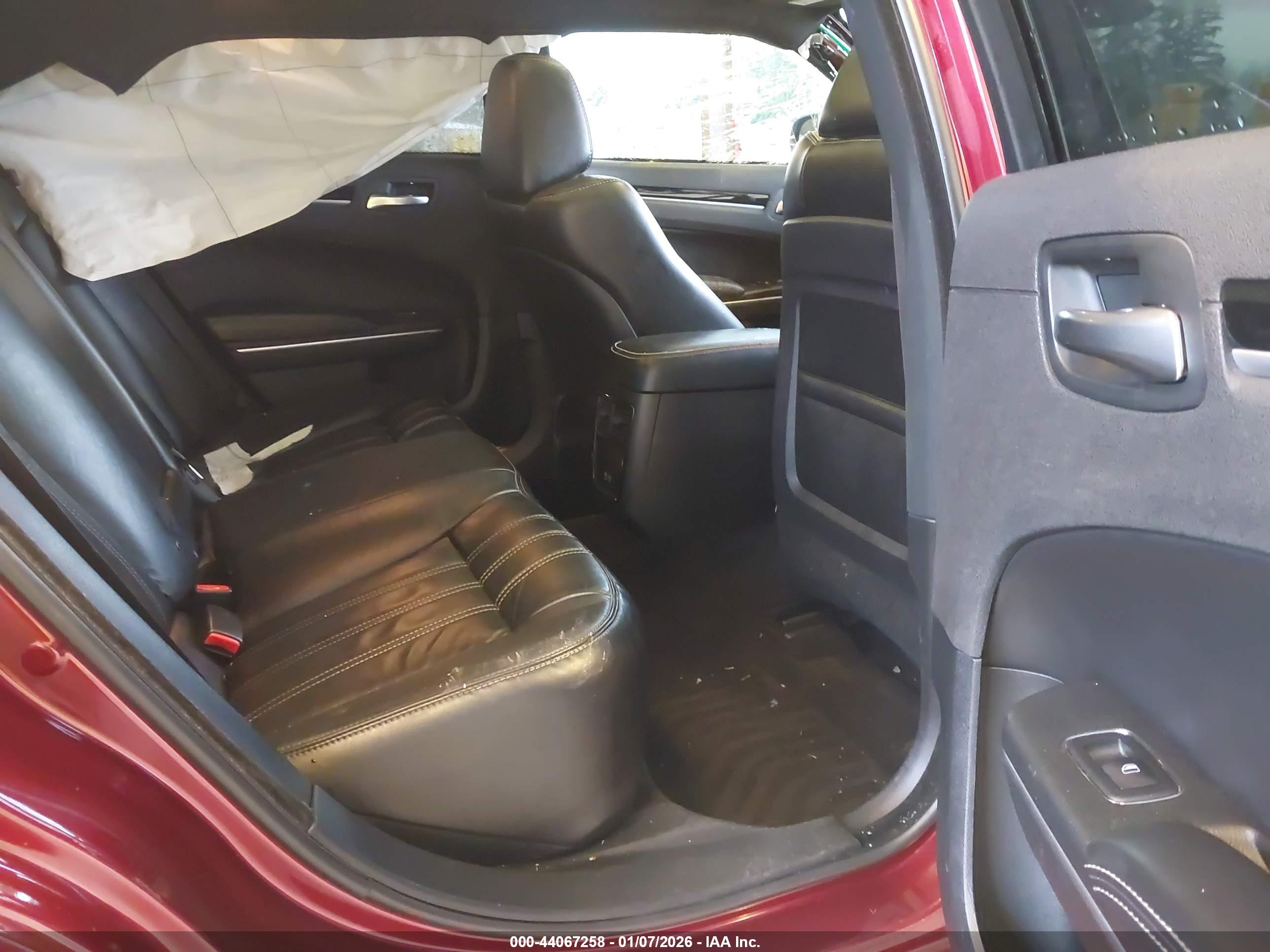 CHRYSLER 300 image 8