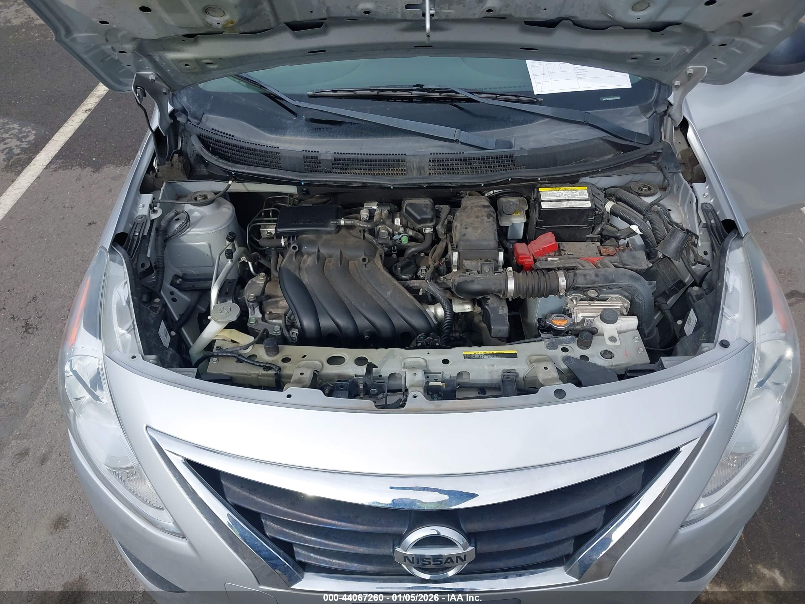 NISSAN VERSA image 10