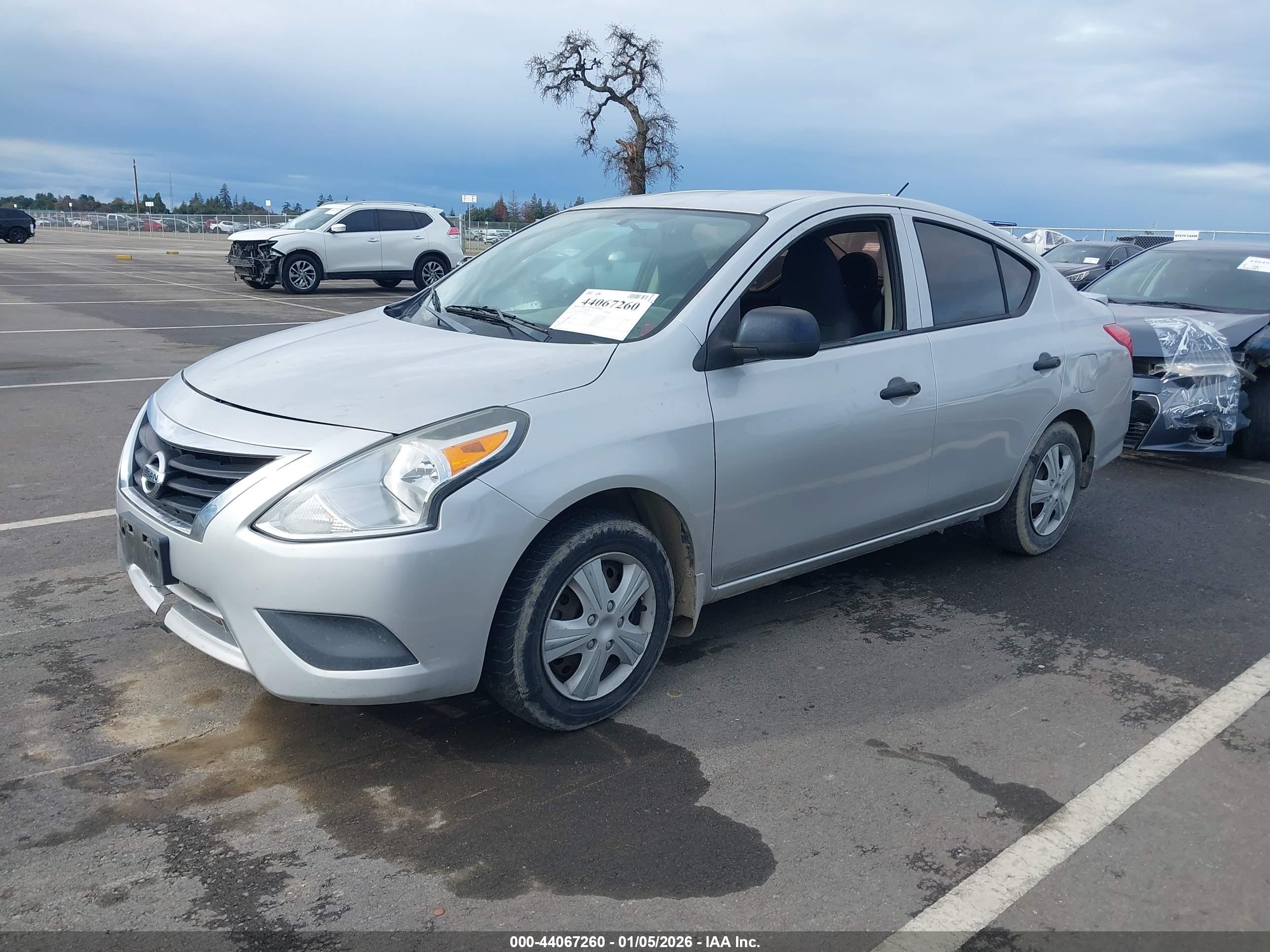 NISSAN VERSA image 2