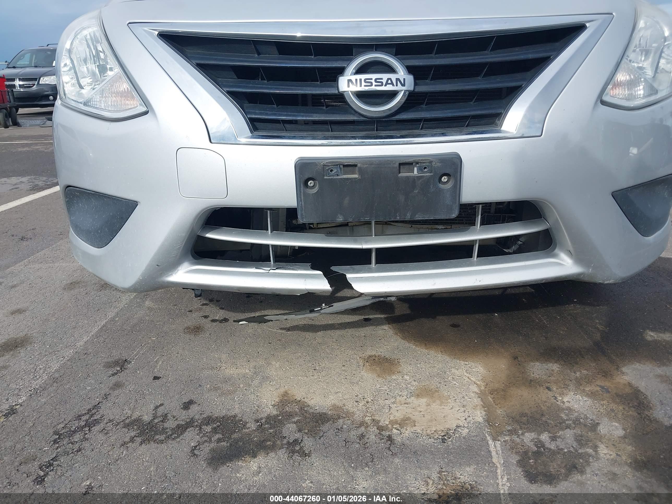 NISSAN VERSA image 6