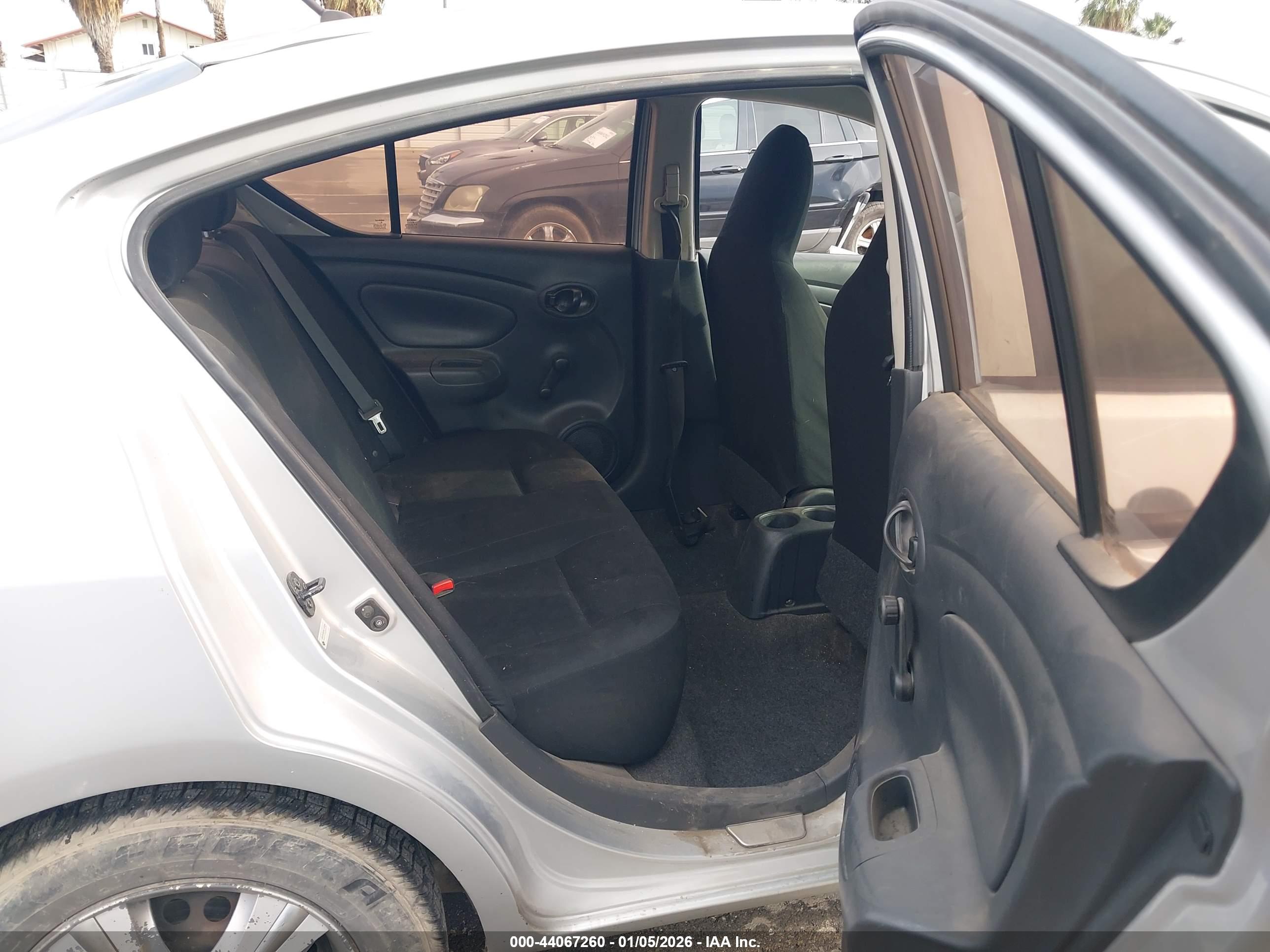 NISSAN VERSA image 8