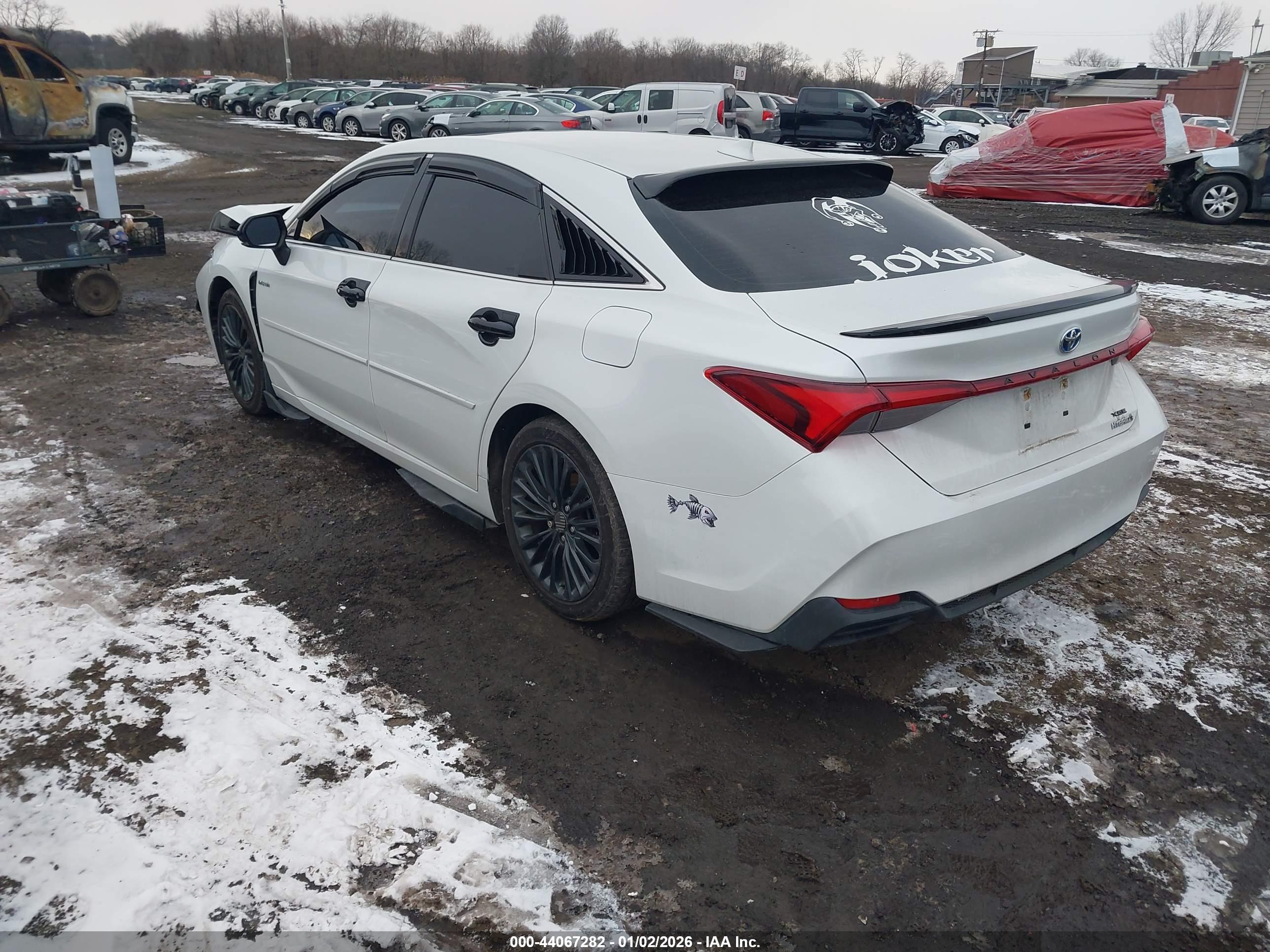 TOYOTA AVALON image 3