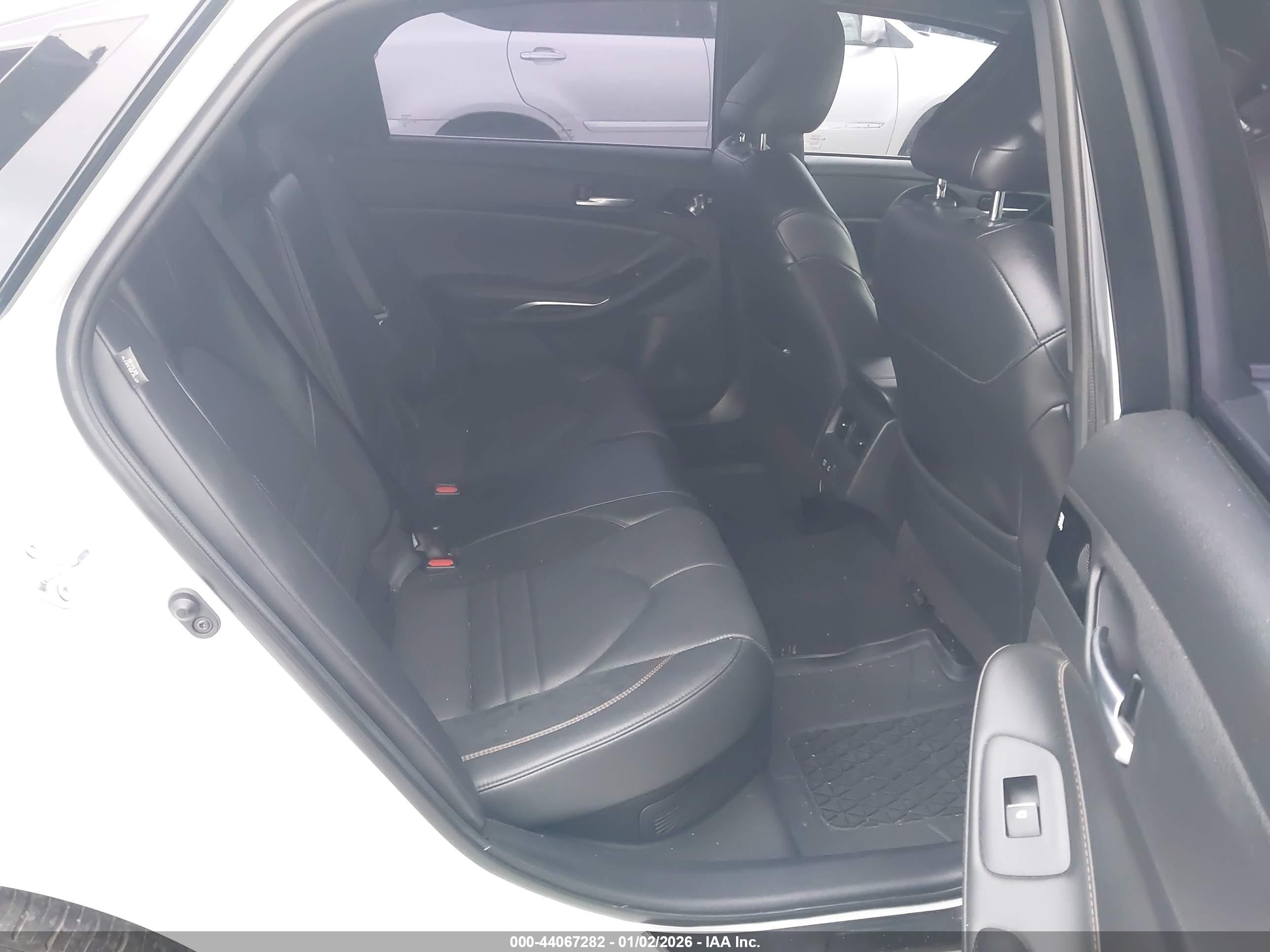 TOYOTA AVALON image 8