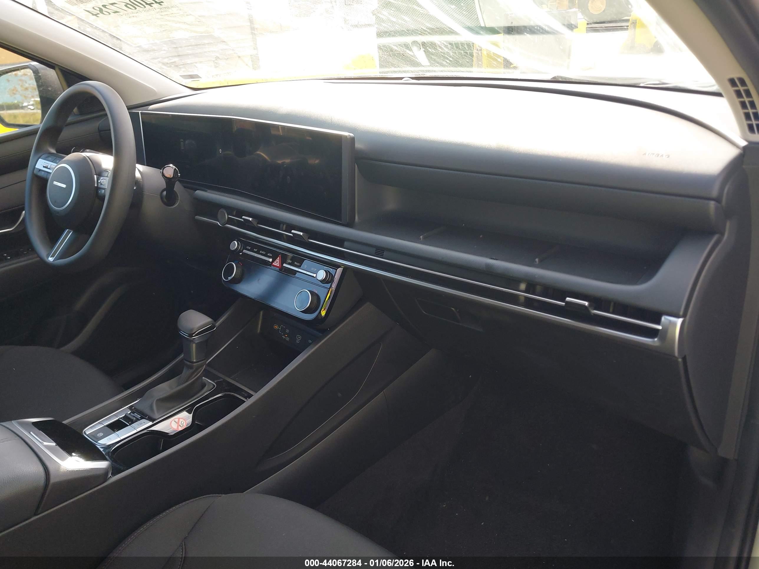 HYUNDAI TUCSON image 5