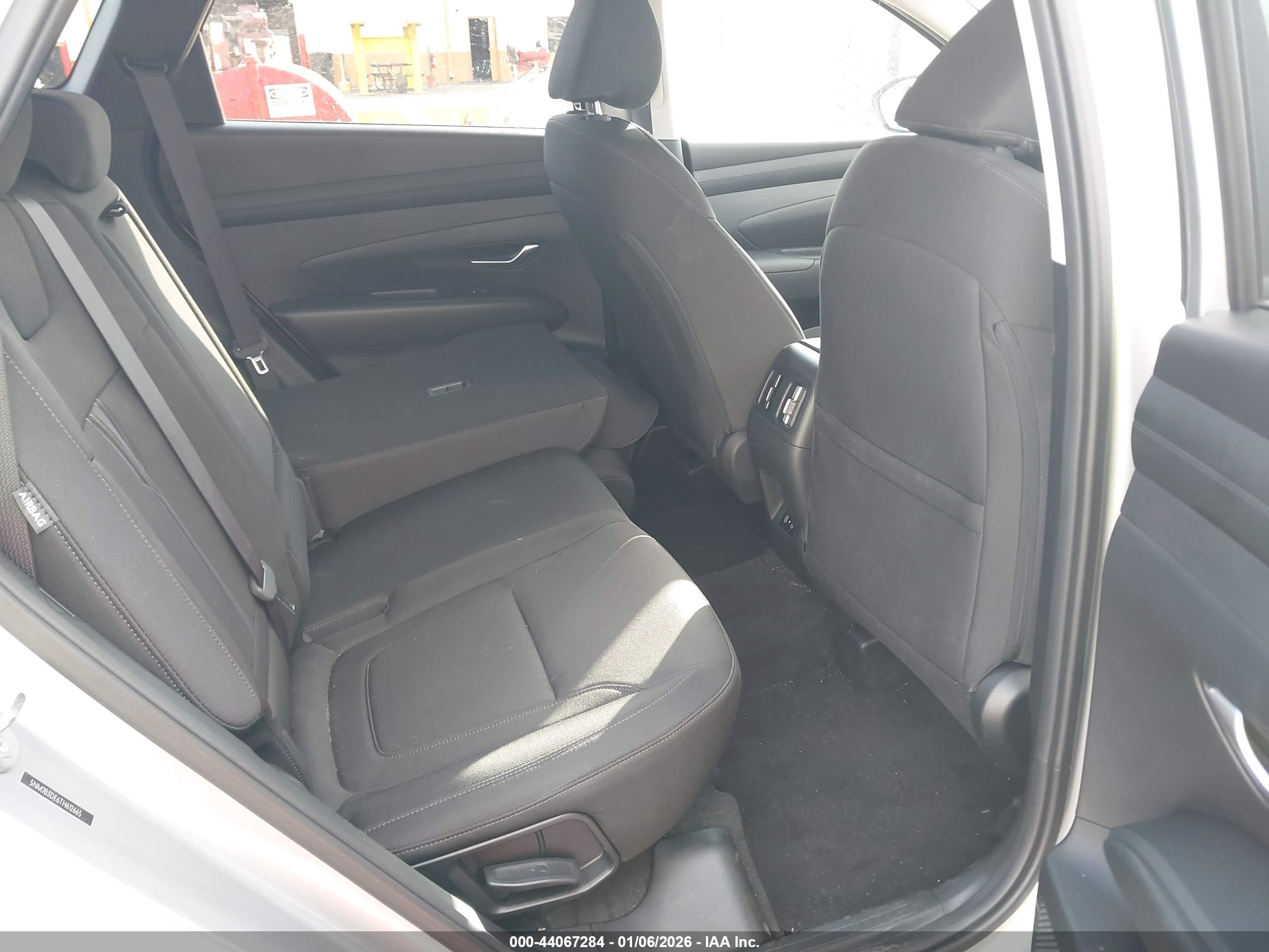 HYUNDAI TUCSON image 8