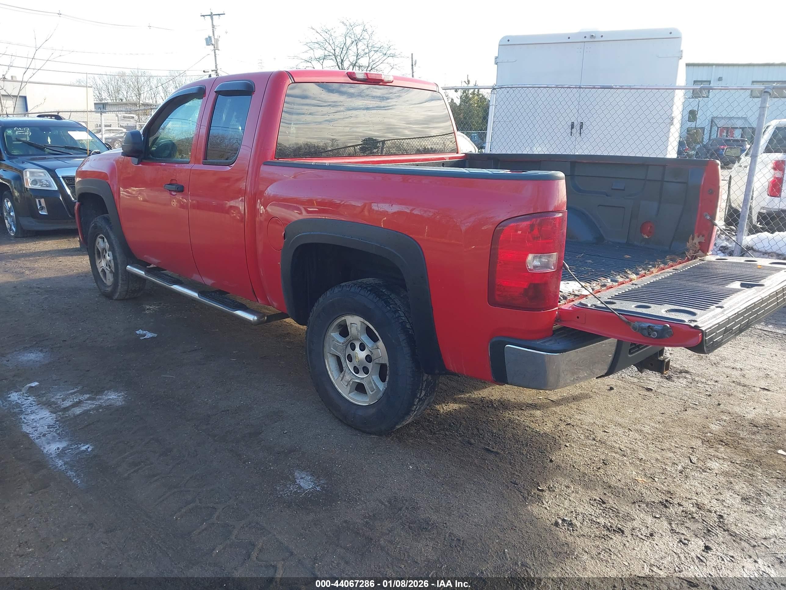 CHEVROLET SILVERADO image 3
