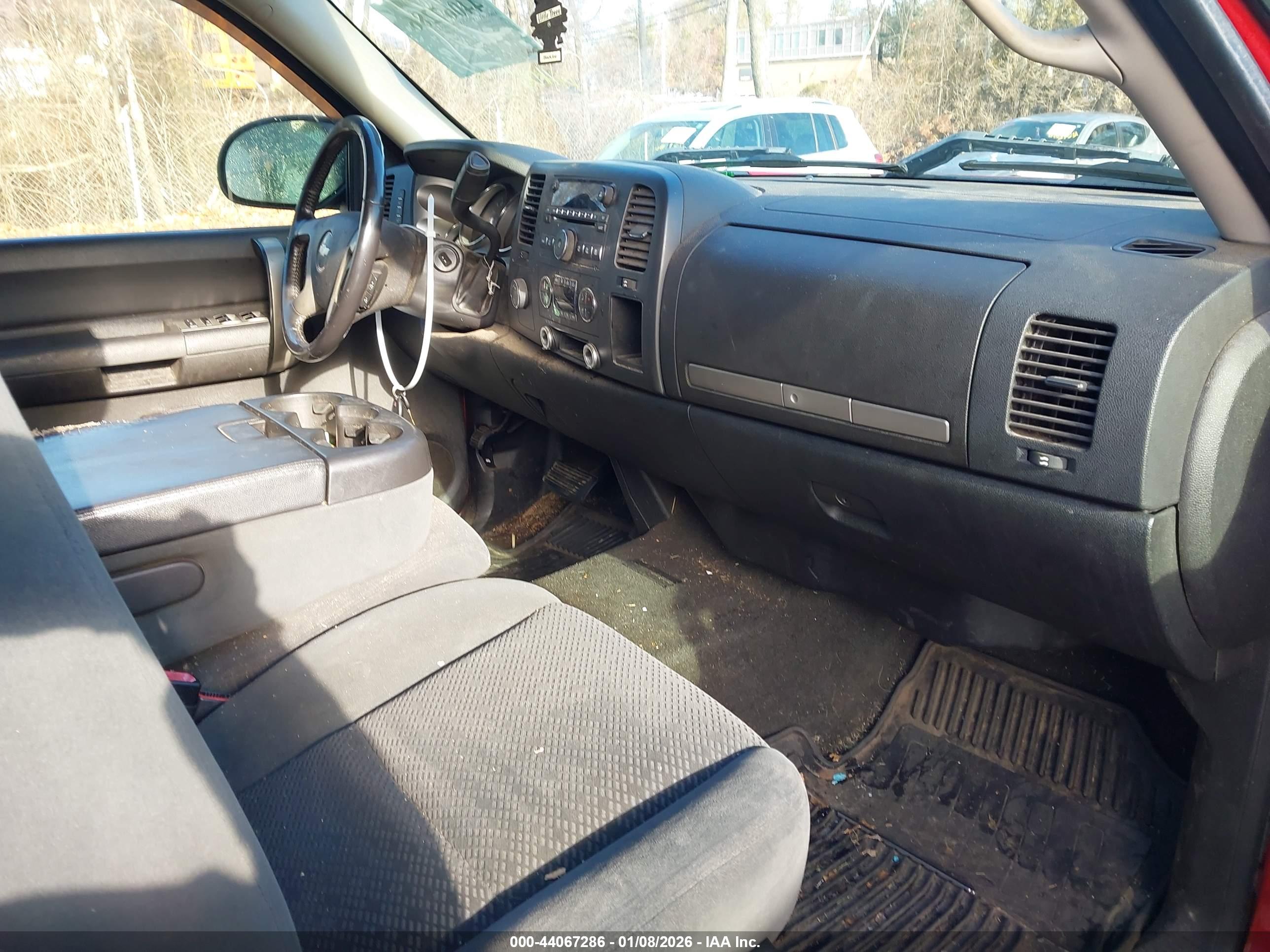 CHEVROLET SILVERADO image 5
