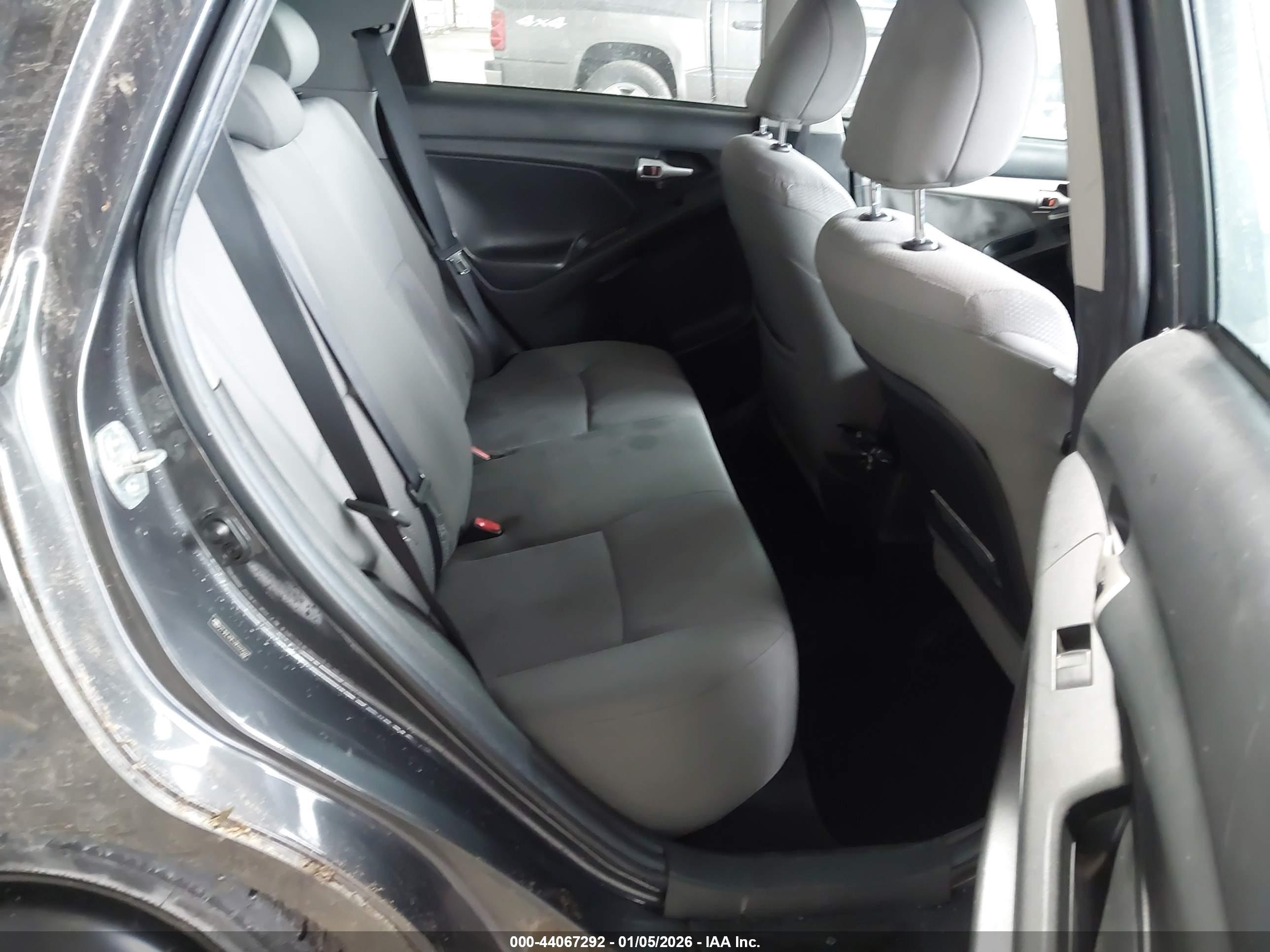 TOYOTA MATRIX image 8