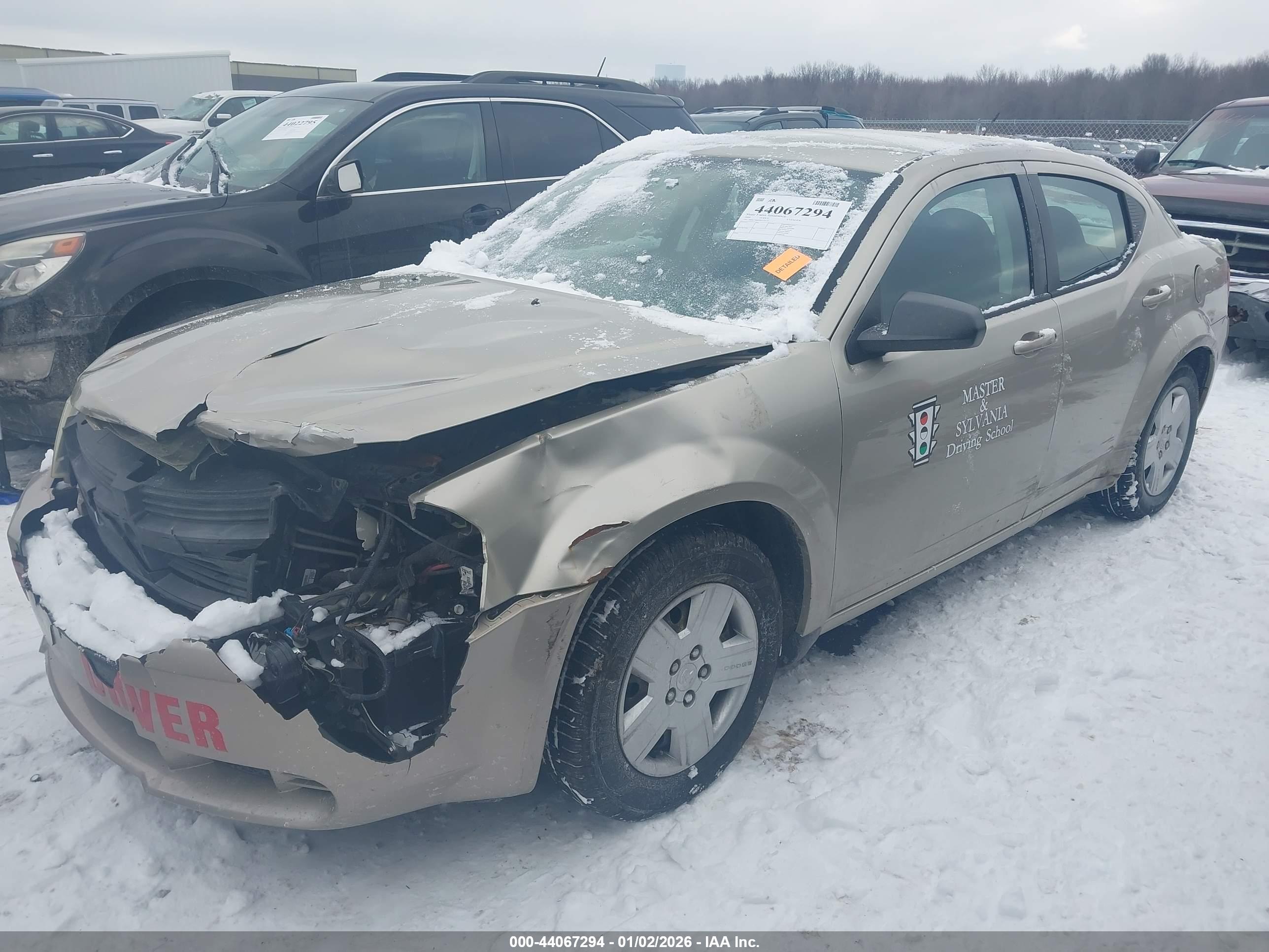 DODGE AVENGER image 2
