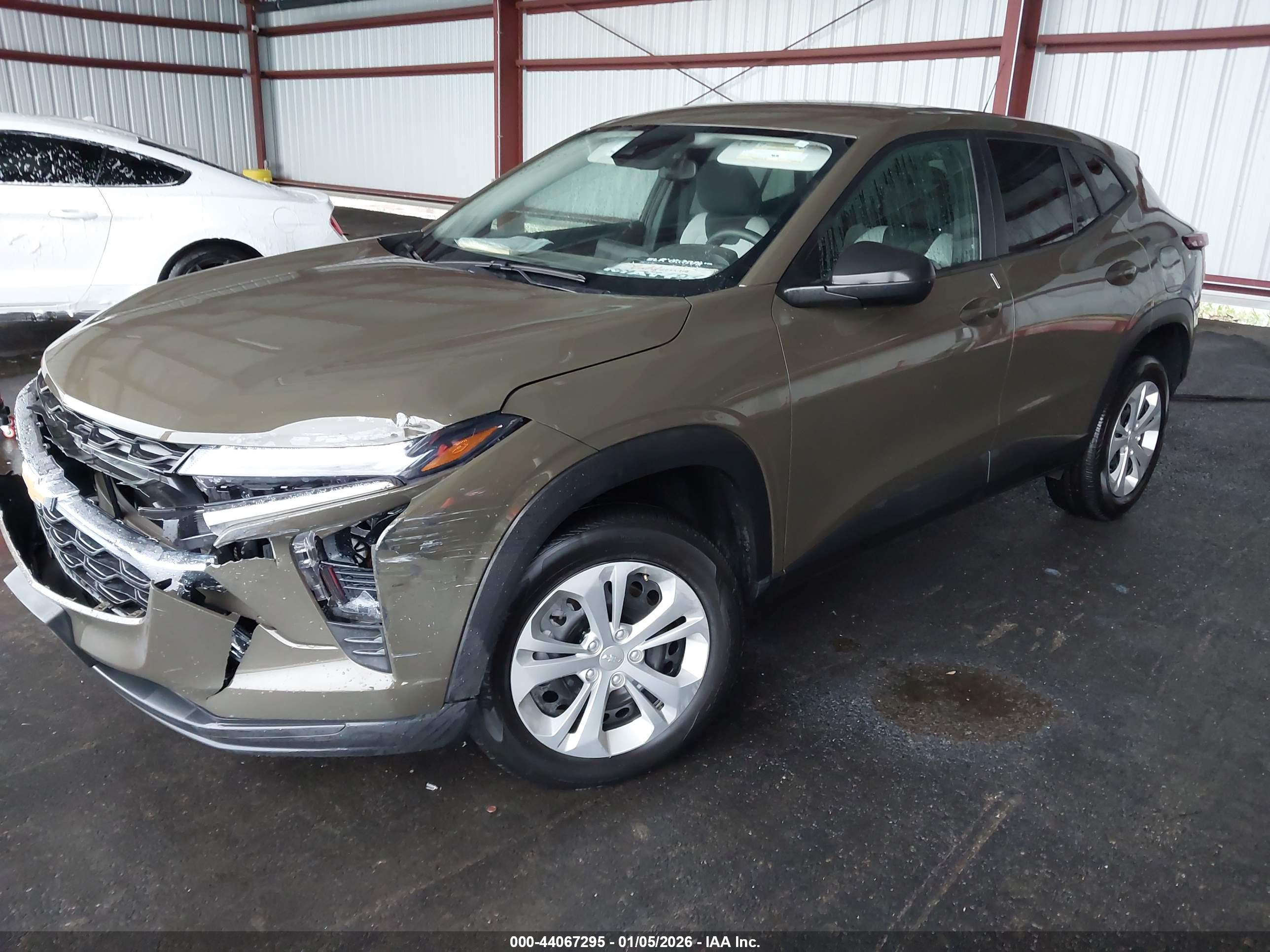 CHEVROLET TRAX image 2