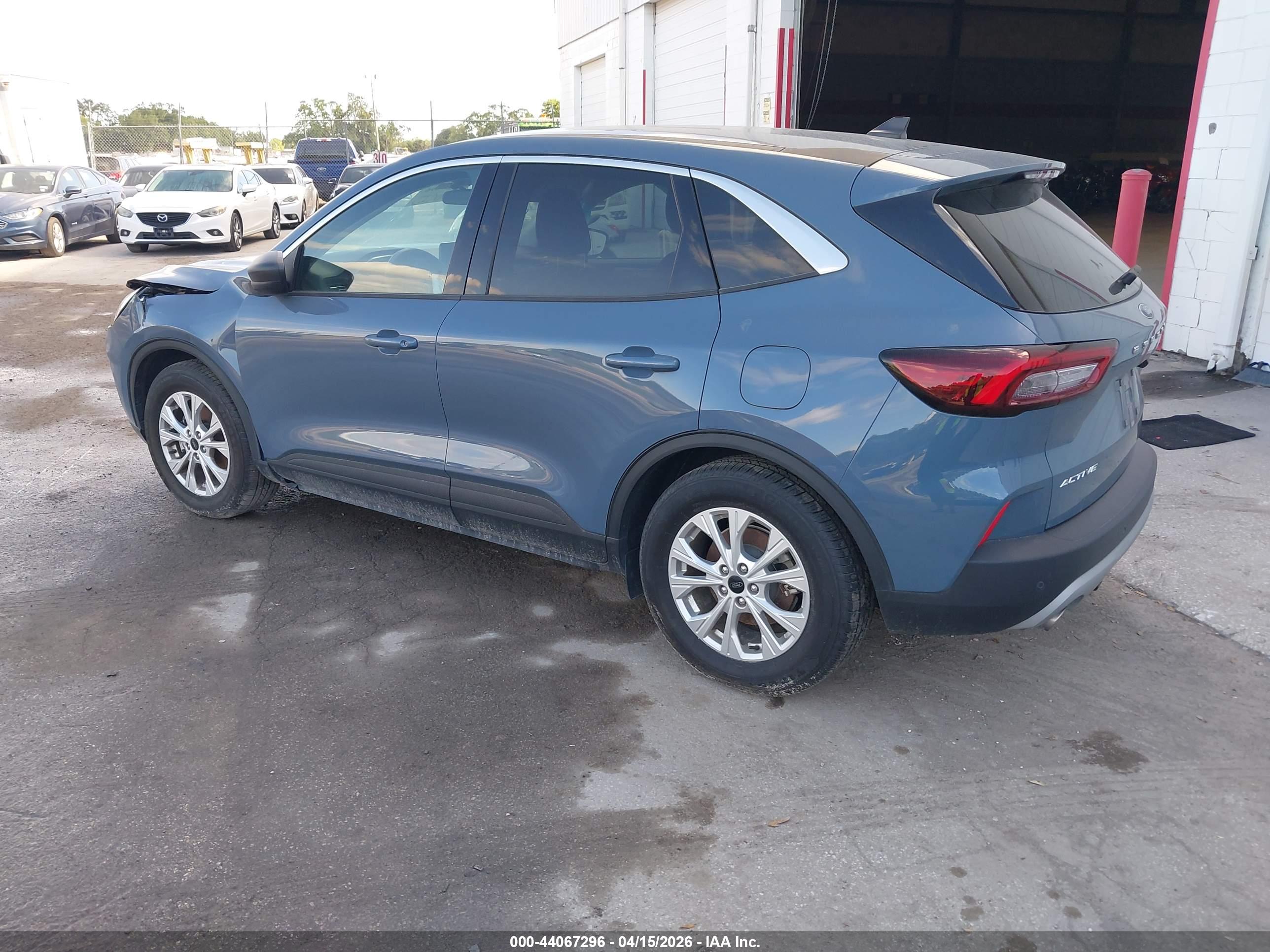 FORD ESCAPE image 3