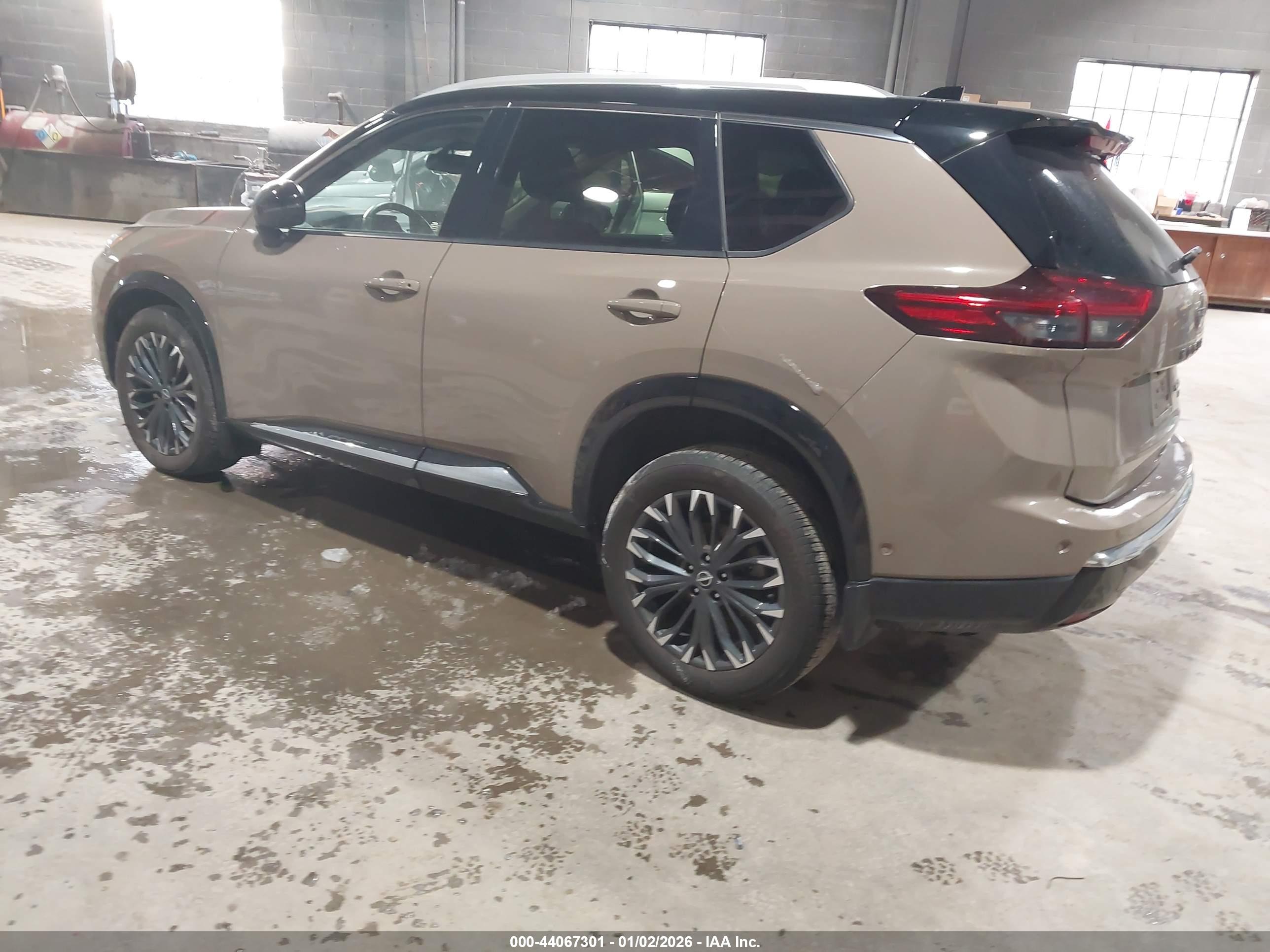 NISSAN ROGUE image 3