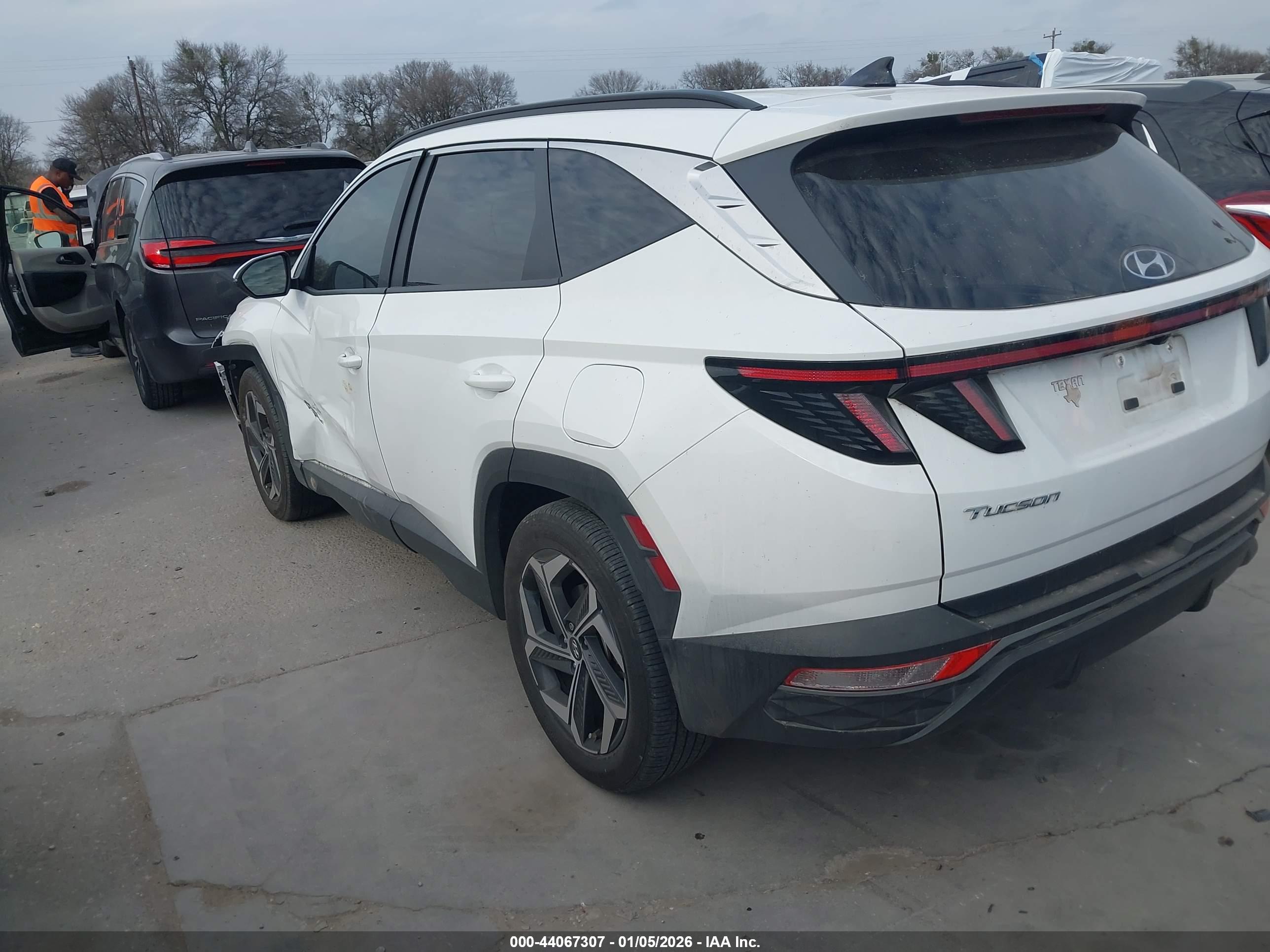 HYUNDAI TUCSON image 3