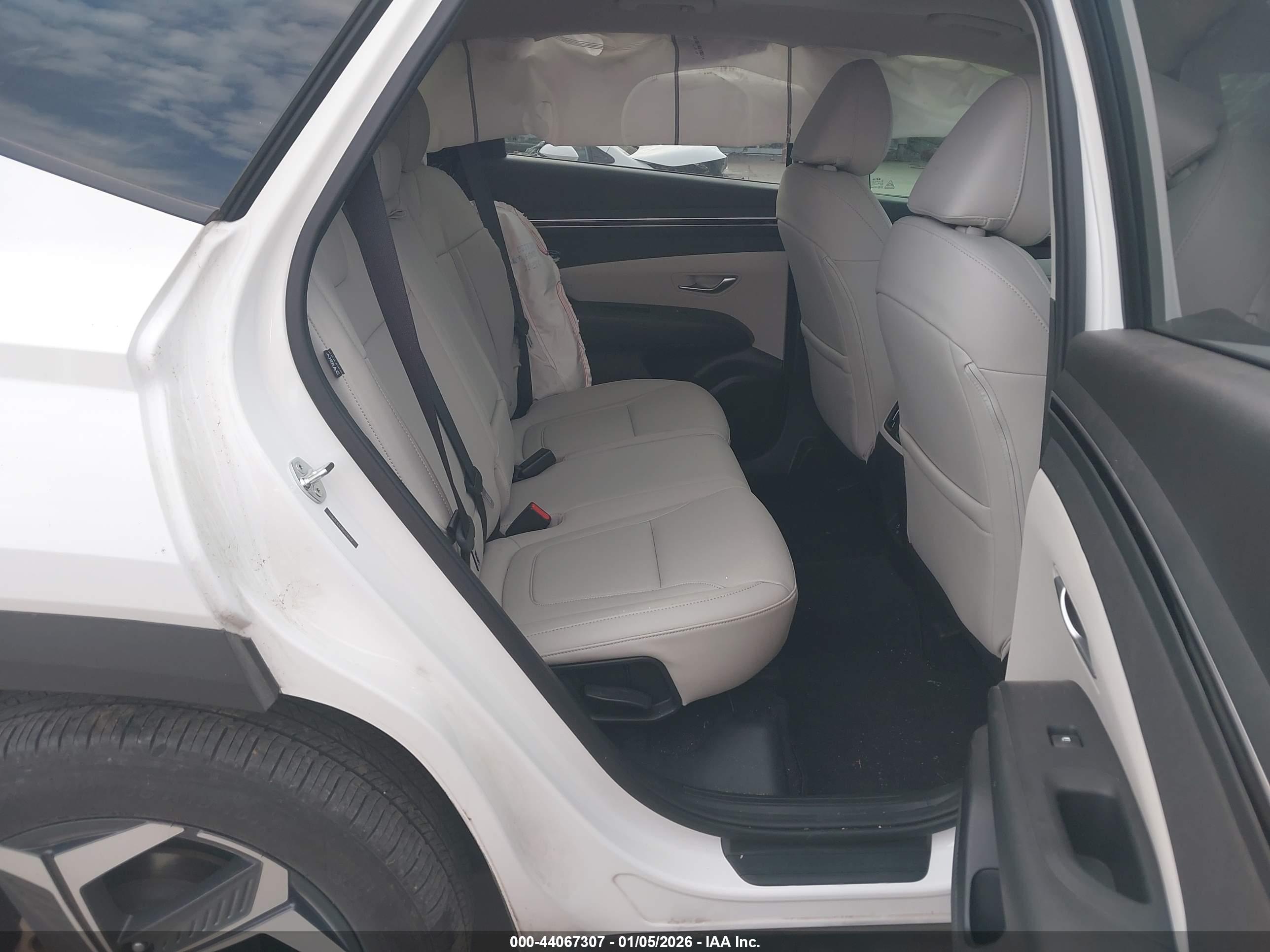 HYUNDAI TUCSON image 8